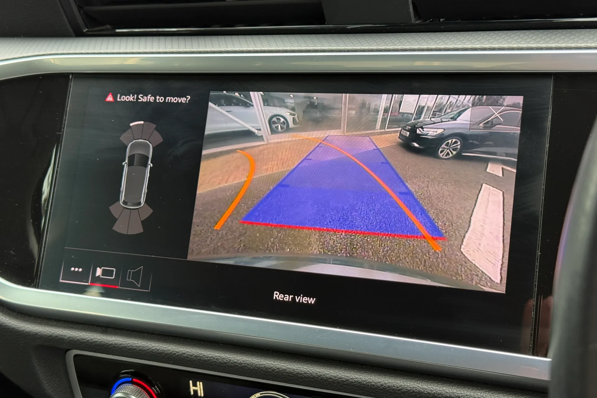 Audi Q3 thumbnail image number 3