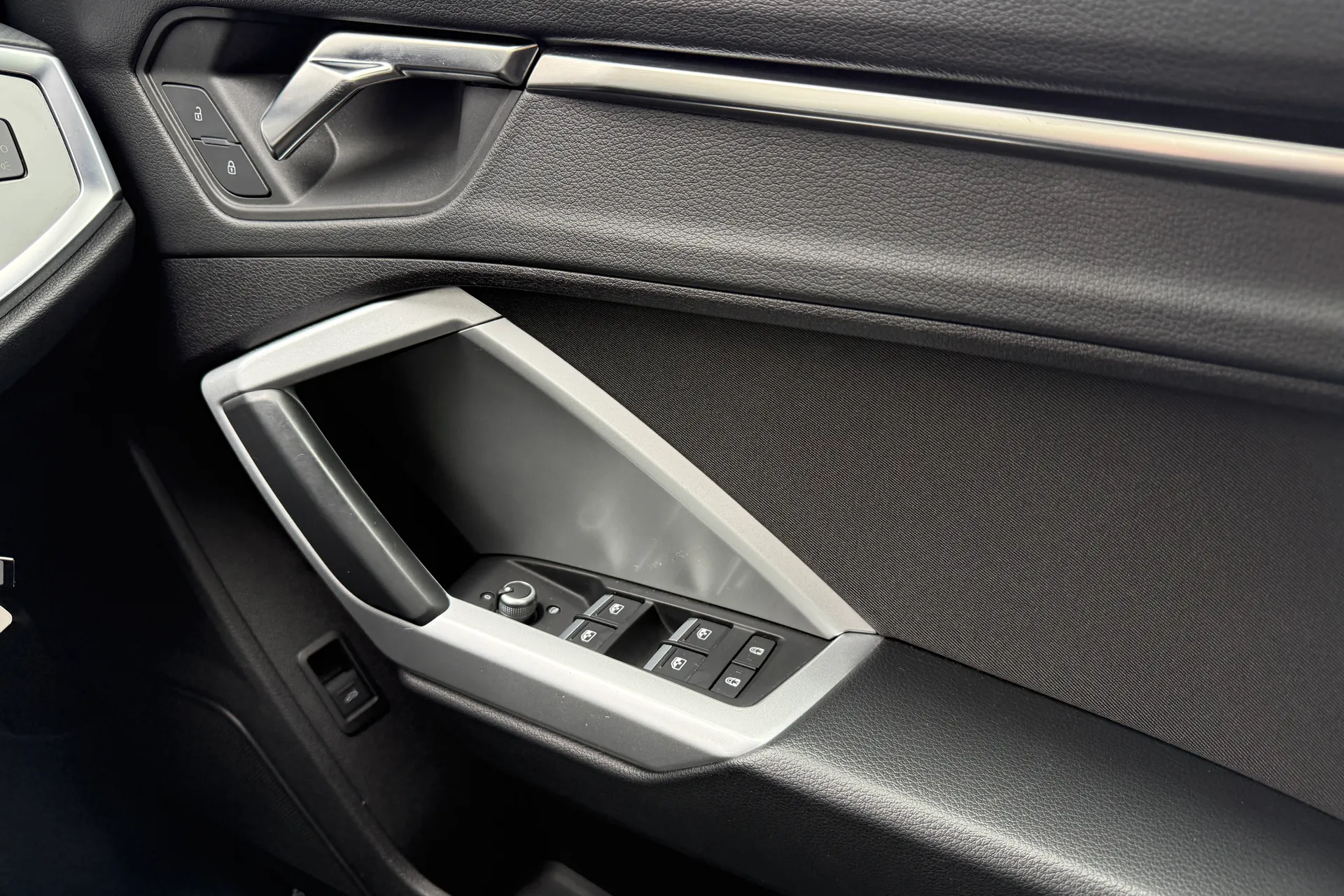 Audi Q3 thumbnail image number 15