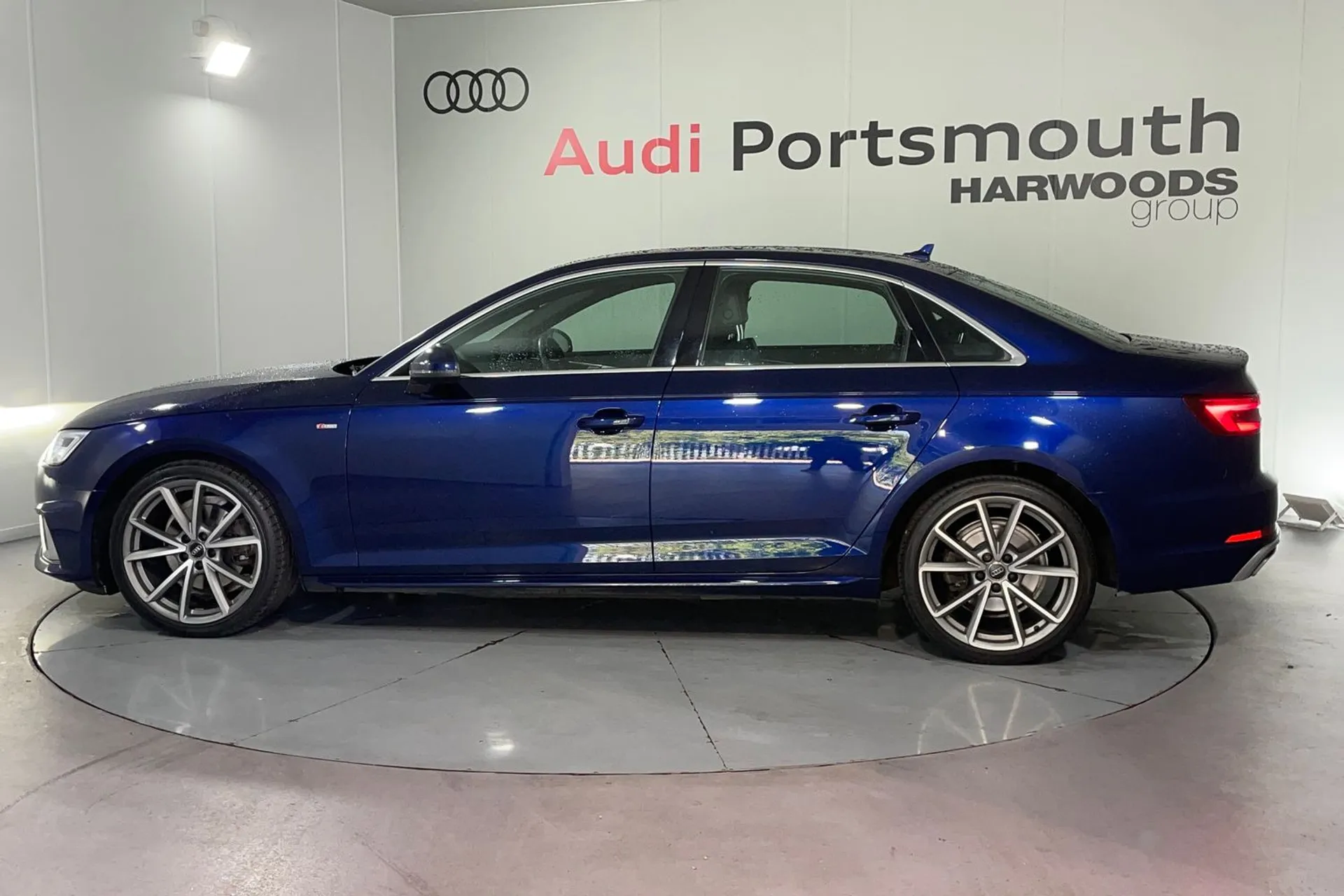 Audi A4 thumbnail image number 10