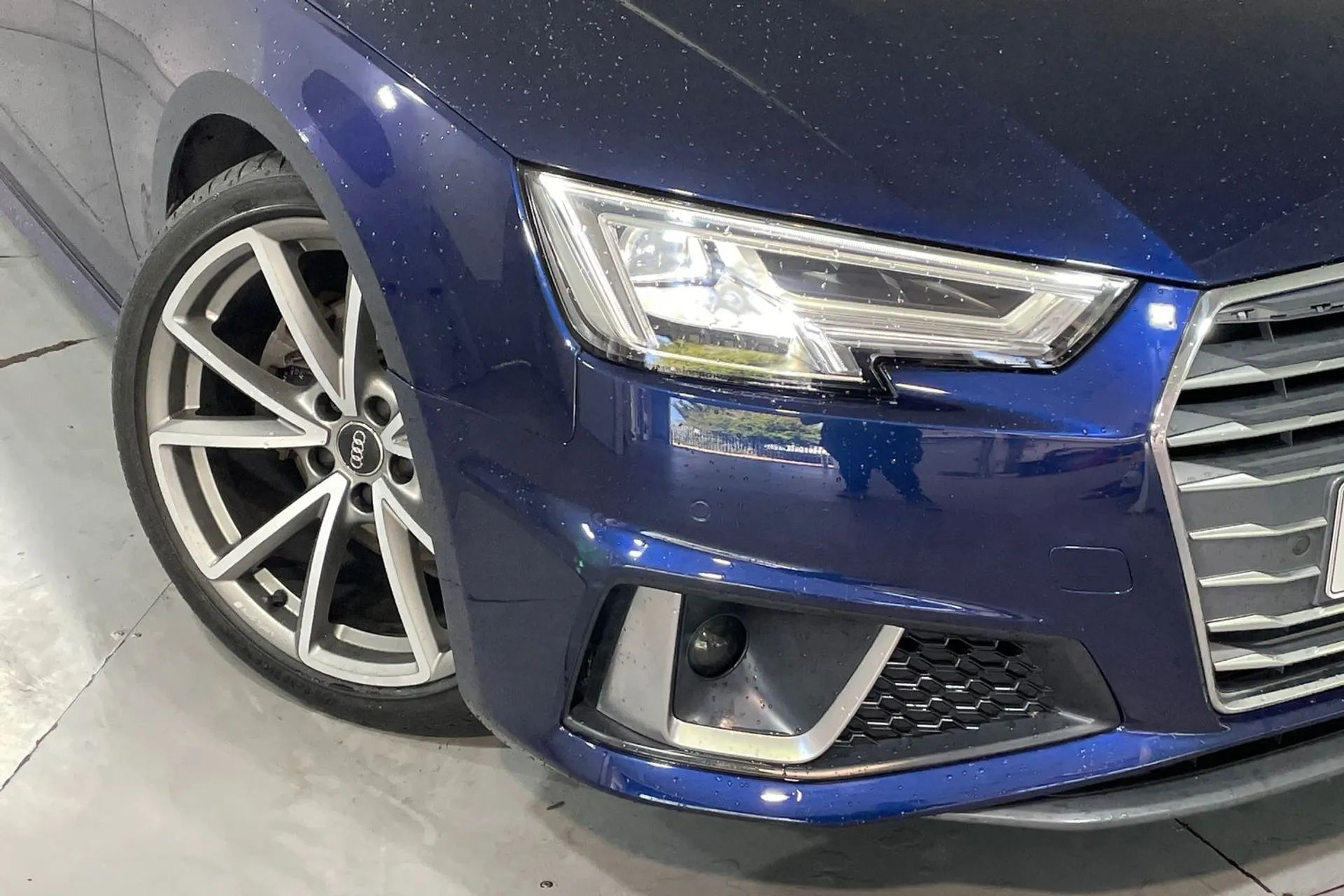 Audi A4 thumbnail image number 6