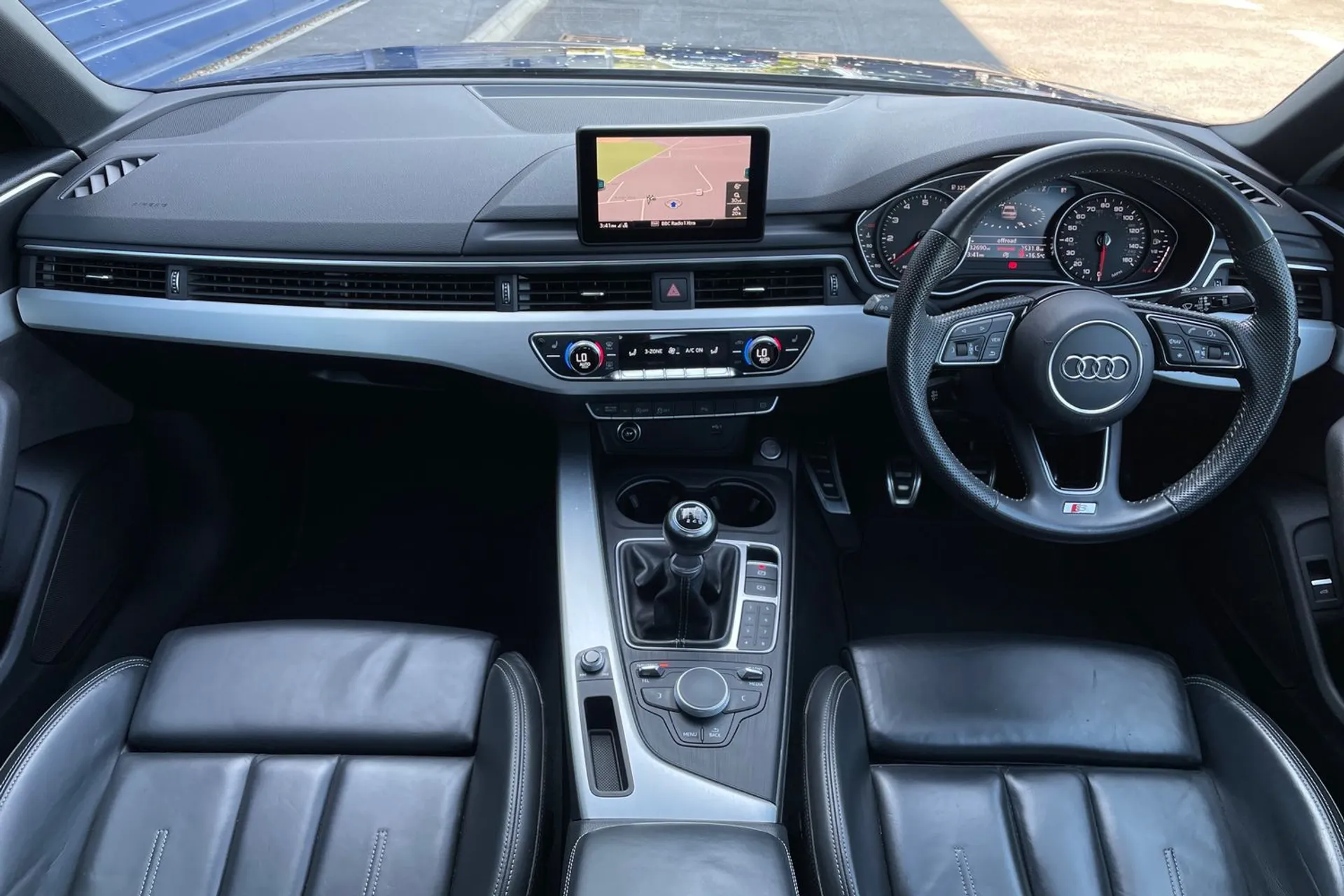 Audi A4 thumbnail image number 3
