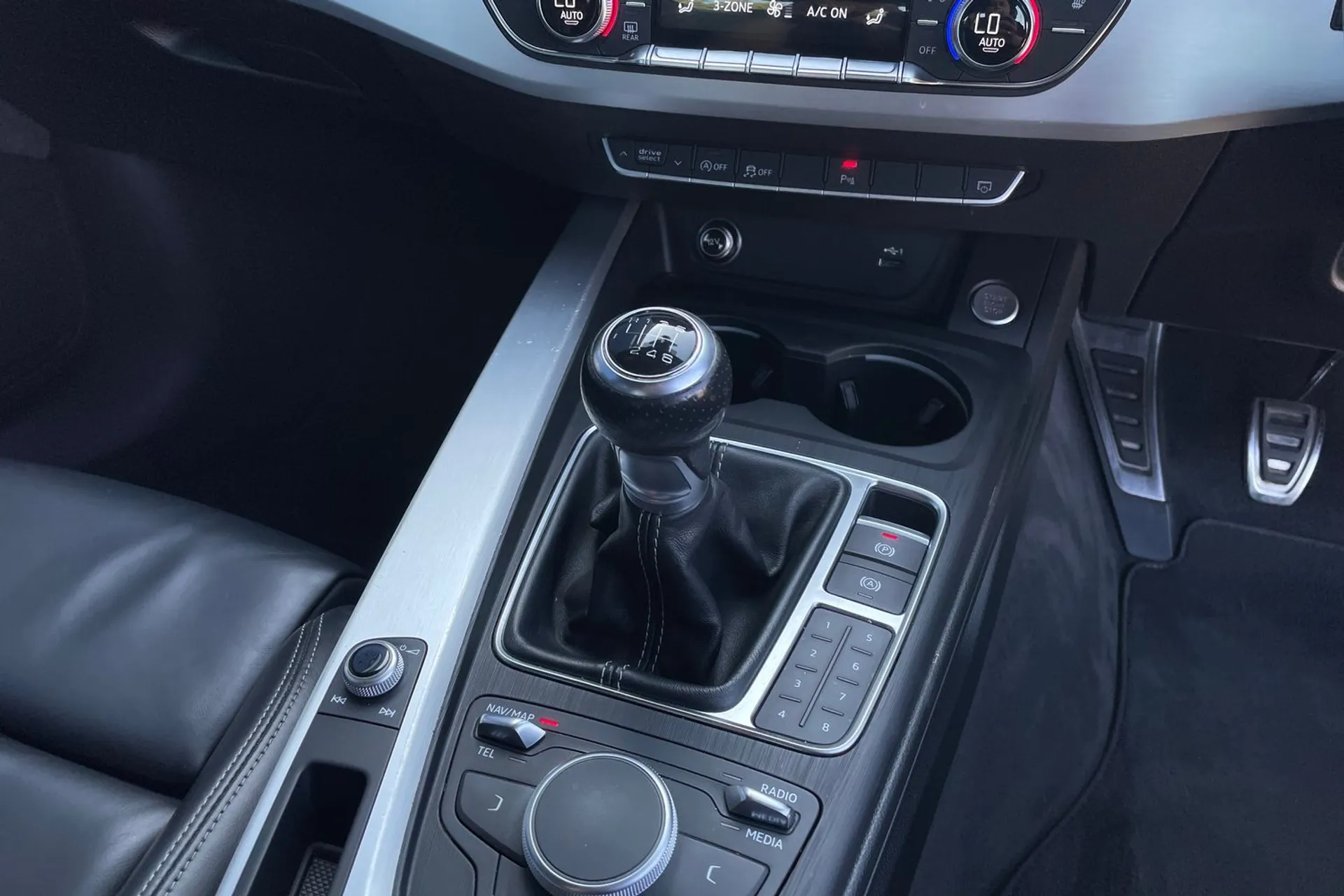 Audi A4 thumbnail image number 41