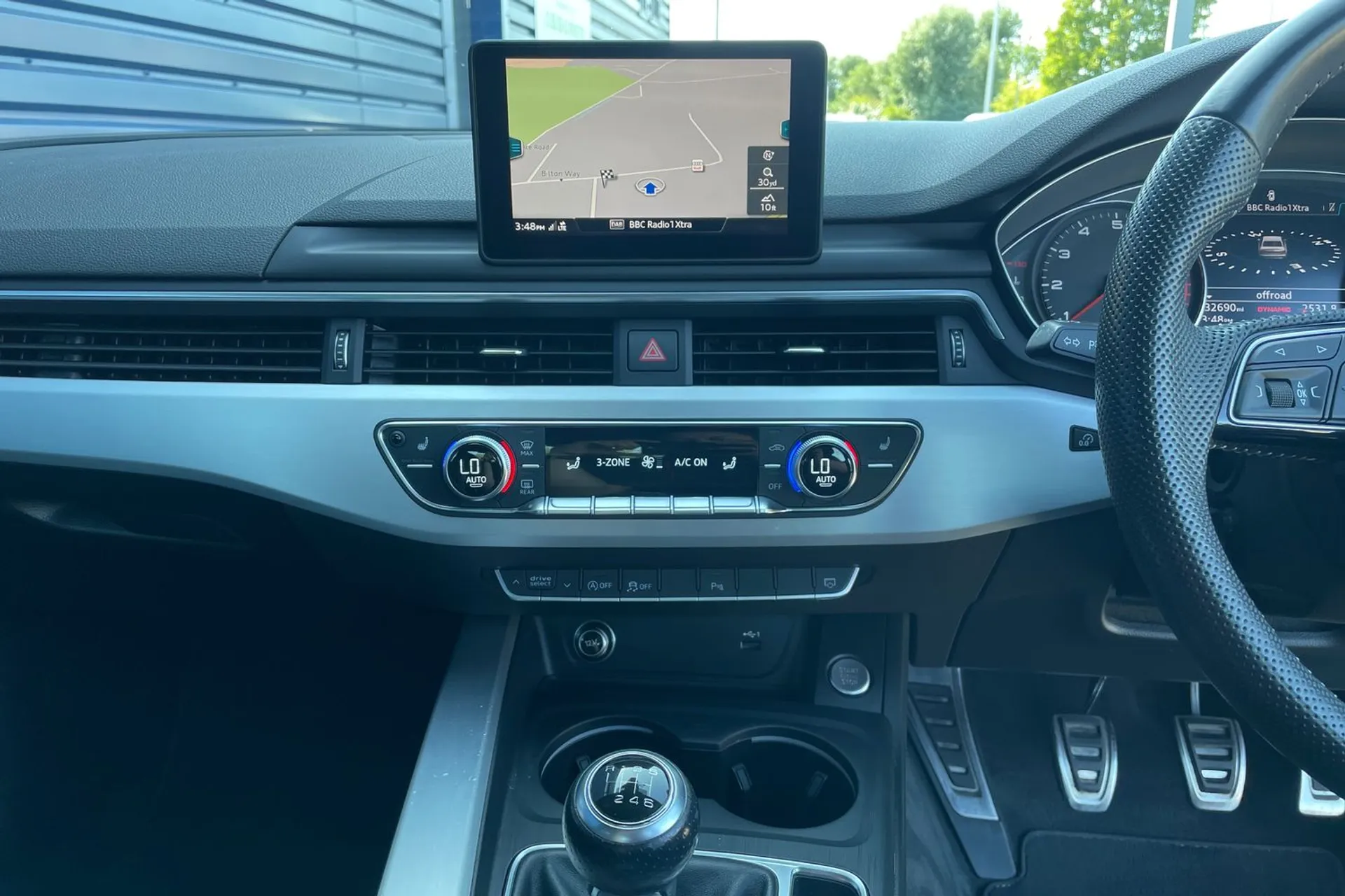 Audi A4 thumbnail image number 36