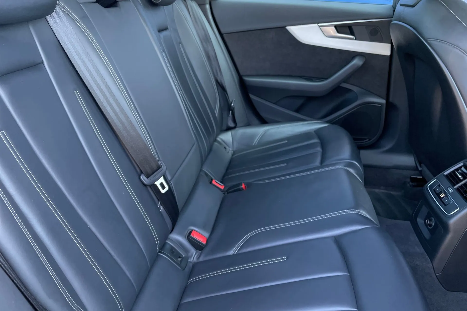 Audi A4 thumbnail image number 22