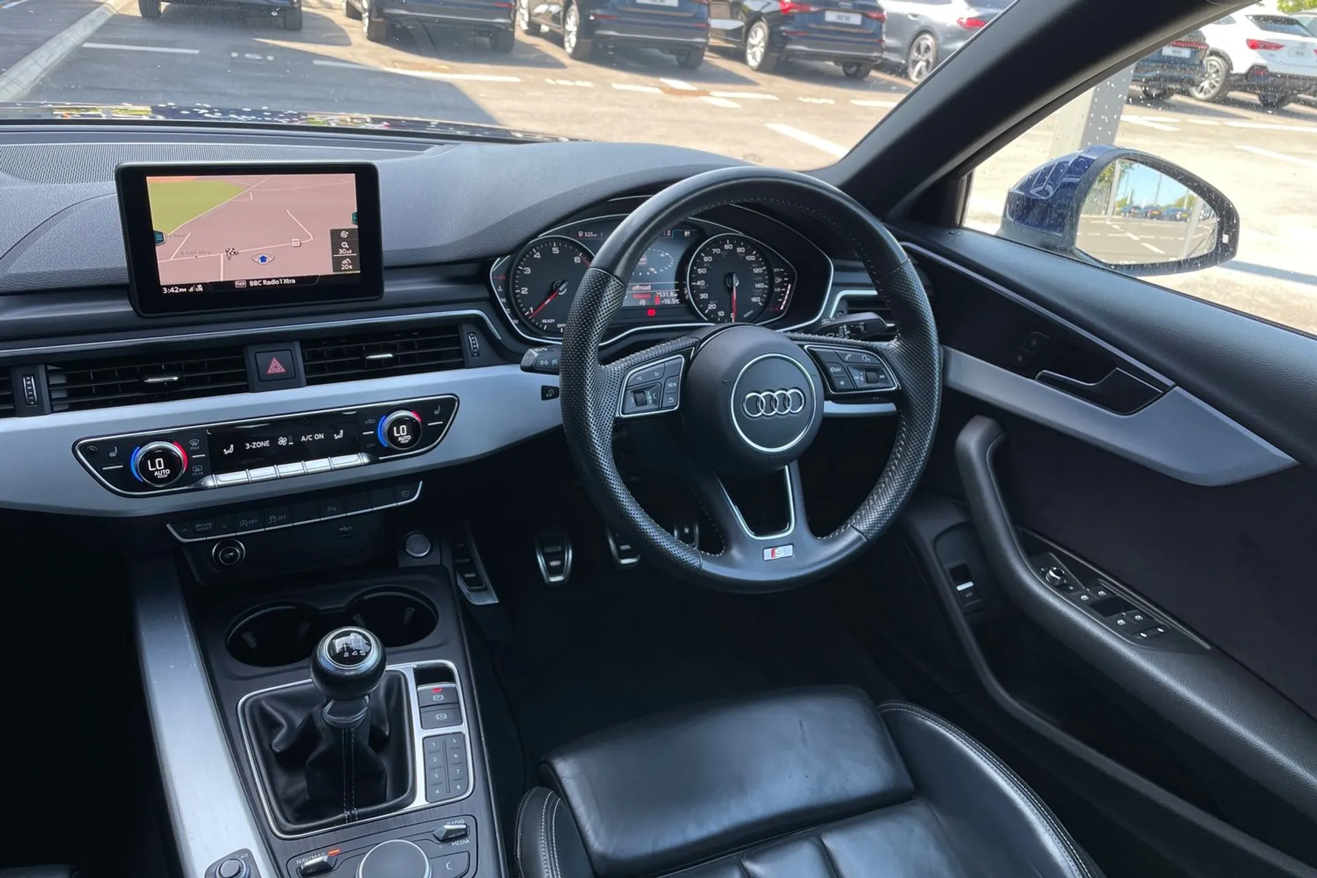 Audi A4 thumbnail image number 34