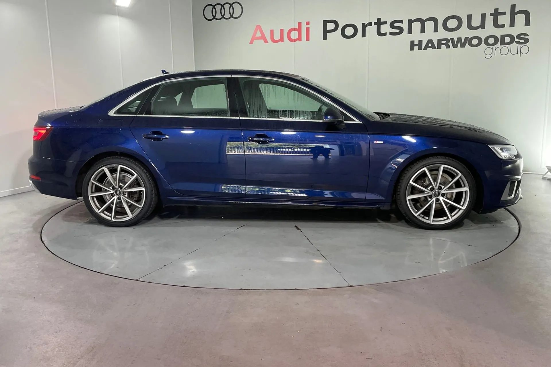 Audi A4 thumbnail image number 2