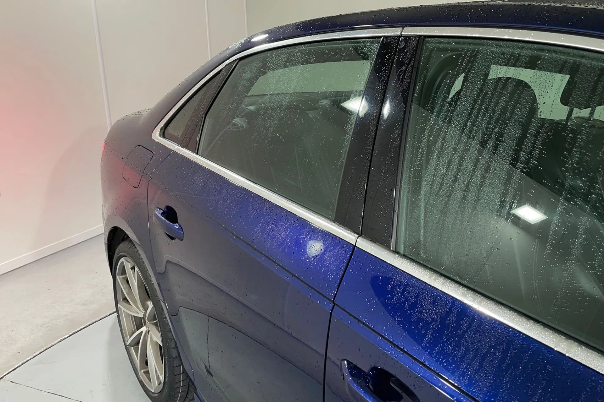 Audi A4 thumbnail image number 14