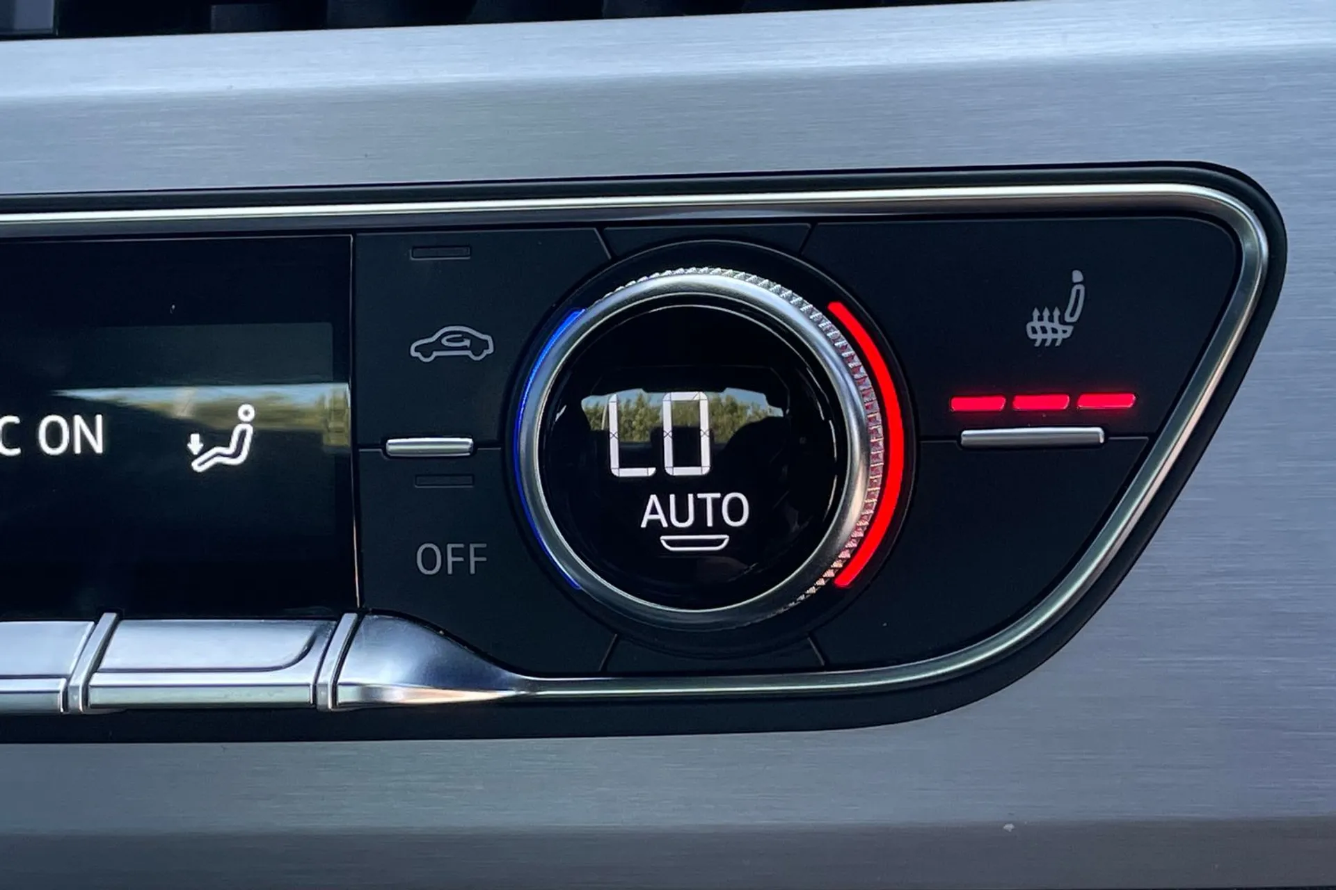 Audi A4 thumbnail image number 27