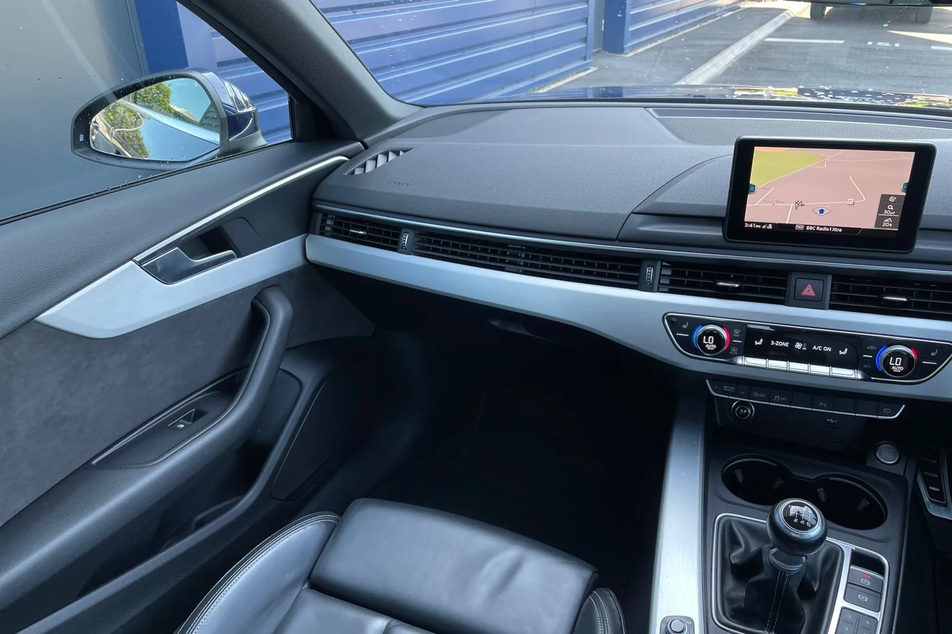 Audi A4 thumbnail image number 33