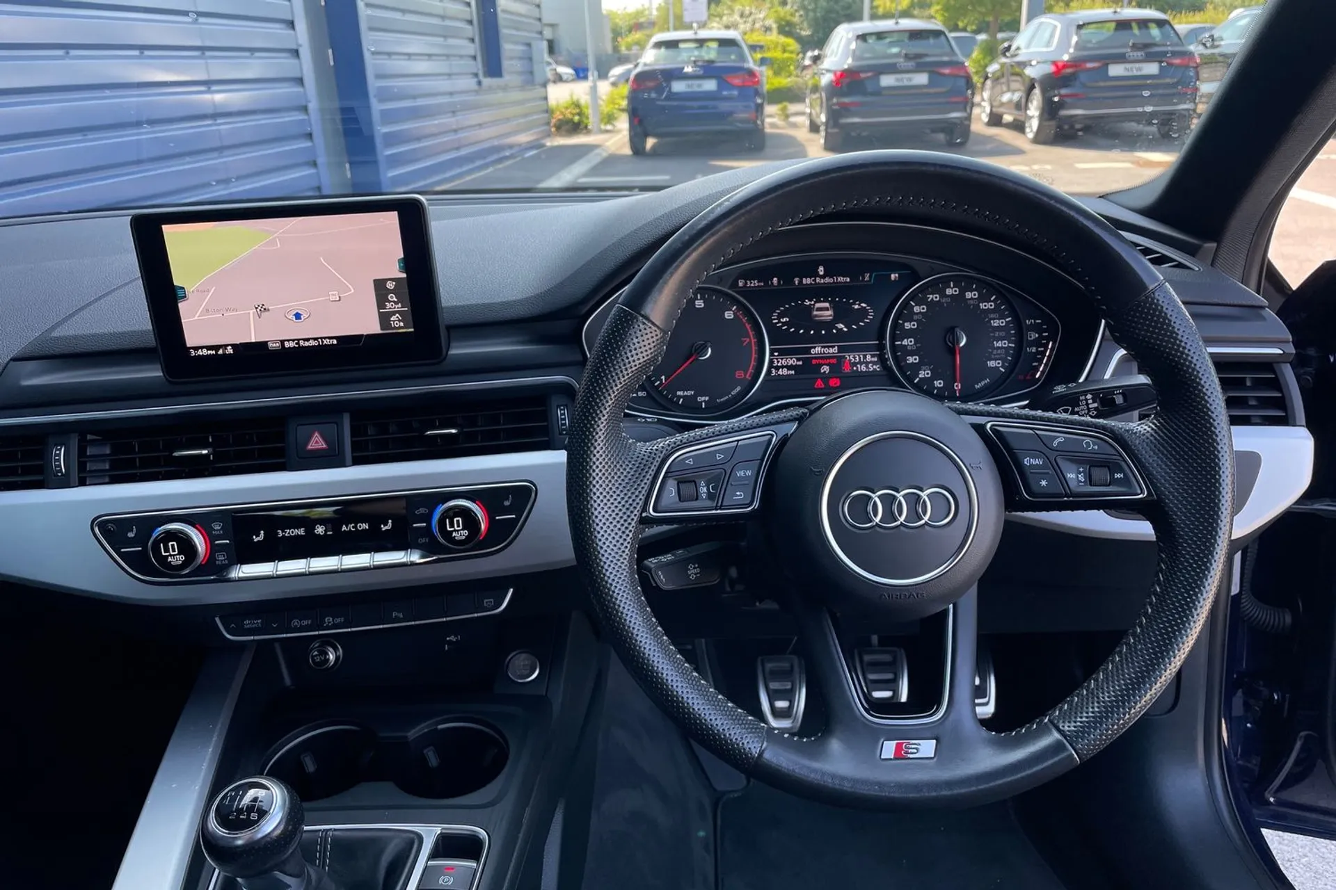 Audi A4 thumbnail image number 35