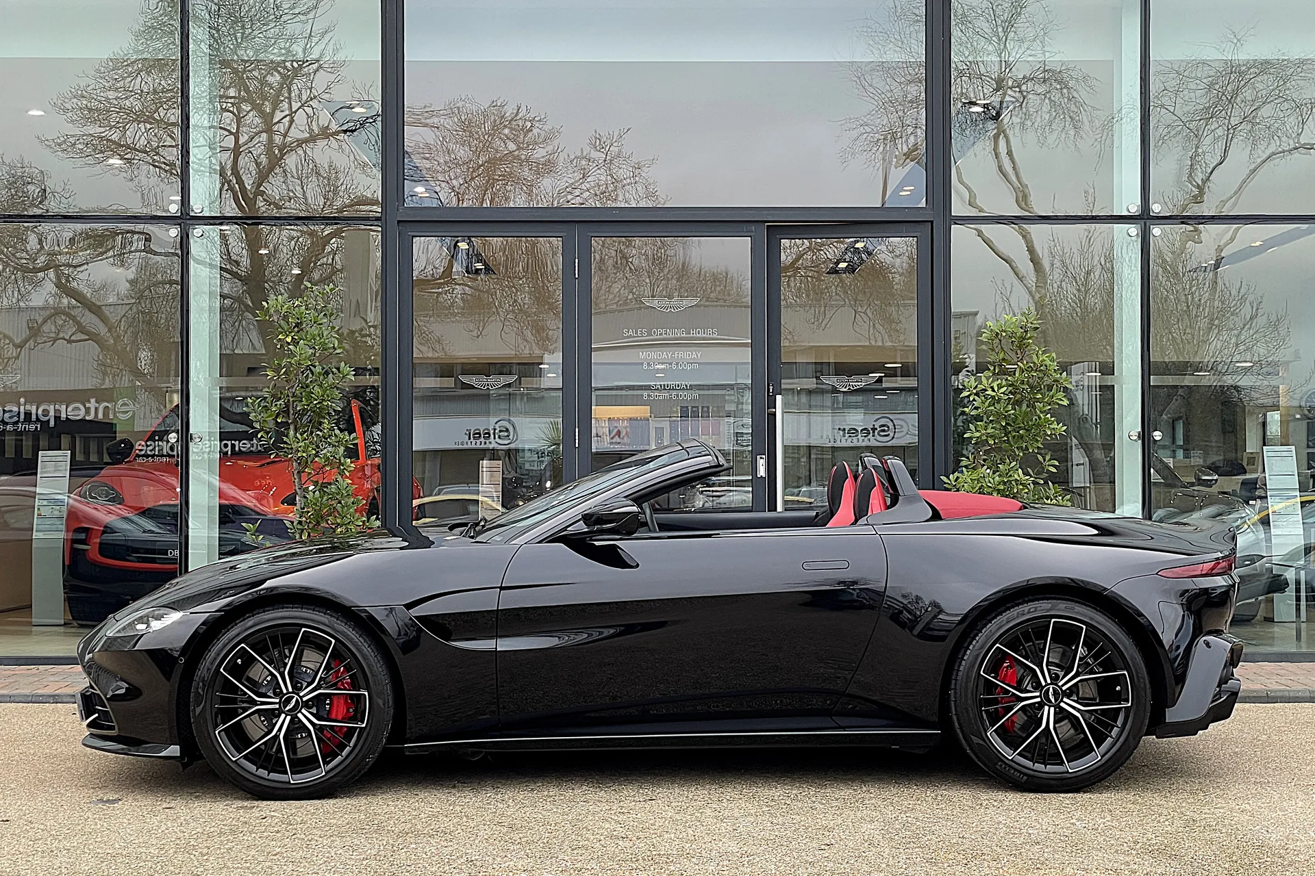 Aston Martin Vantage thumbnail image number 50