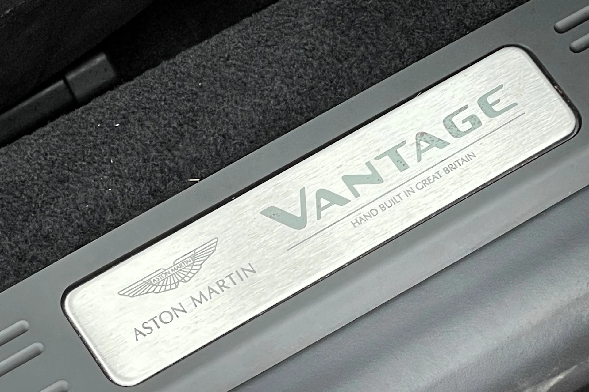 Aston Martin Vantage thumbnail image number 21