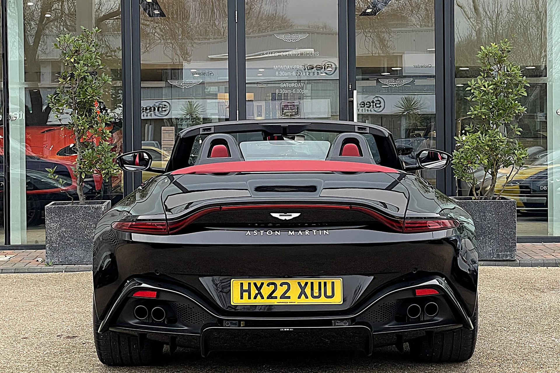 Aston Martin Vantage thumbnail image number 15