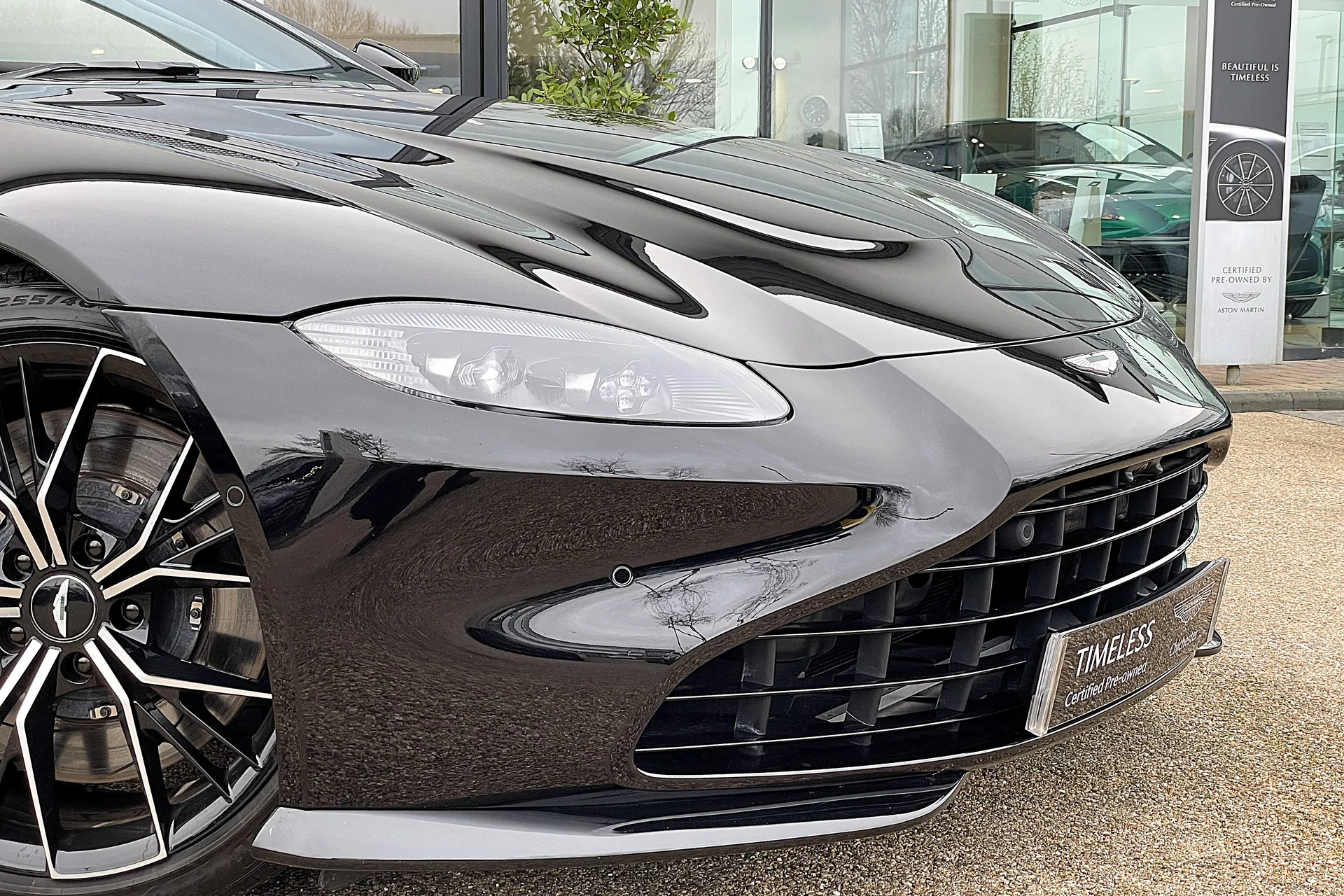 Aston Martin Vantage thumbnail image number 6