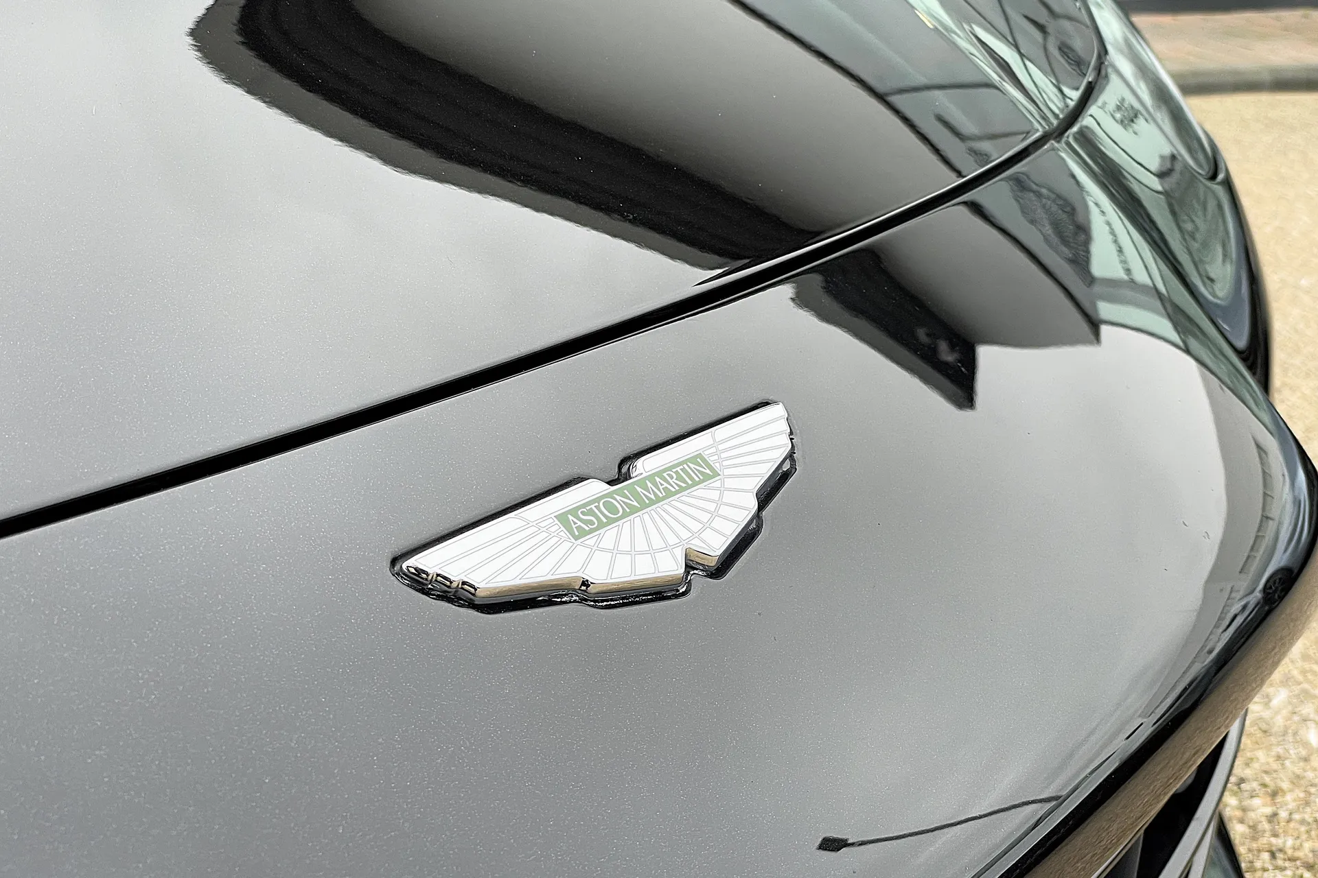 Aston Martin Vantage thumbnail image number 7