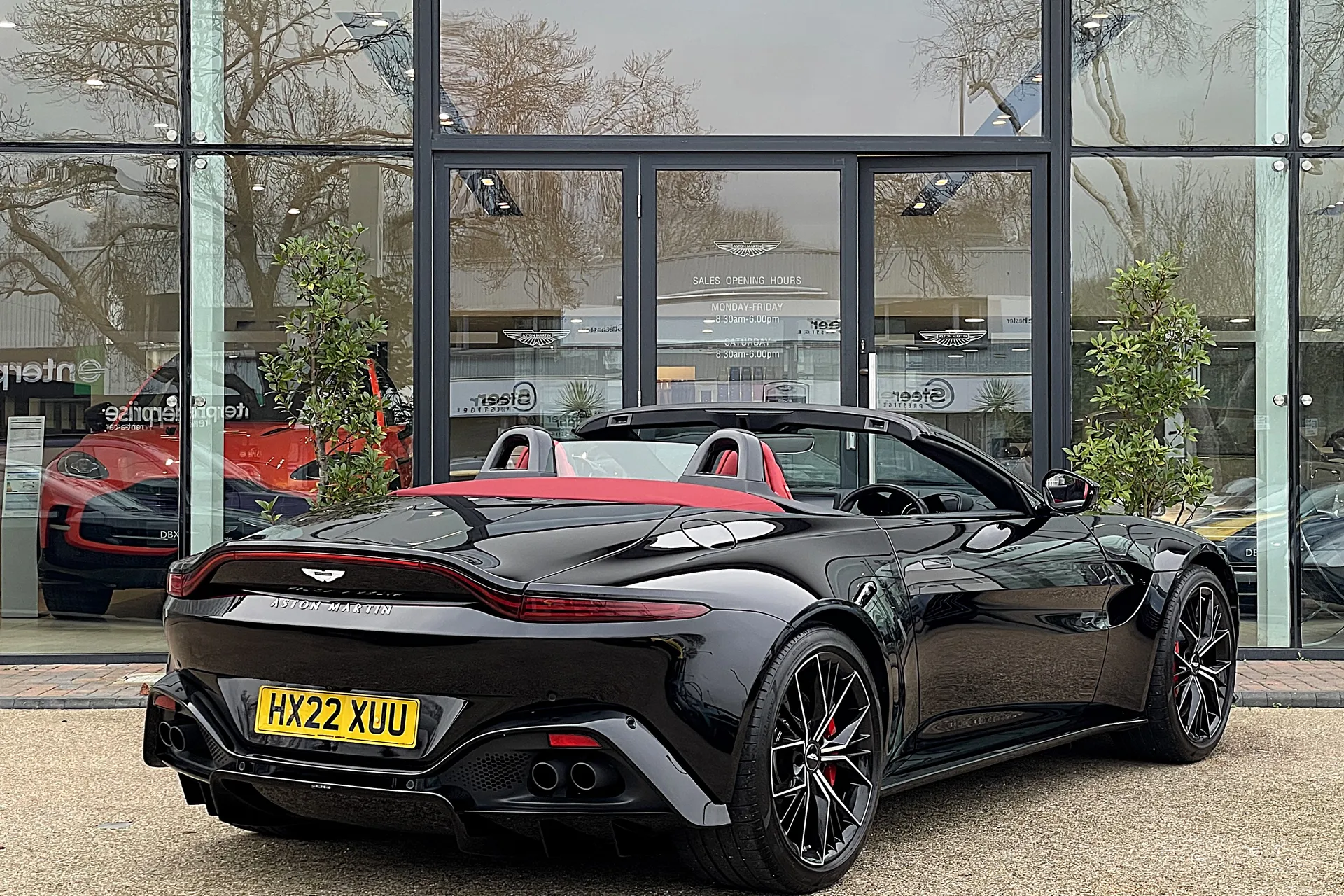 Aston Martin Vantage thumbnail image number 16