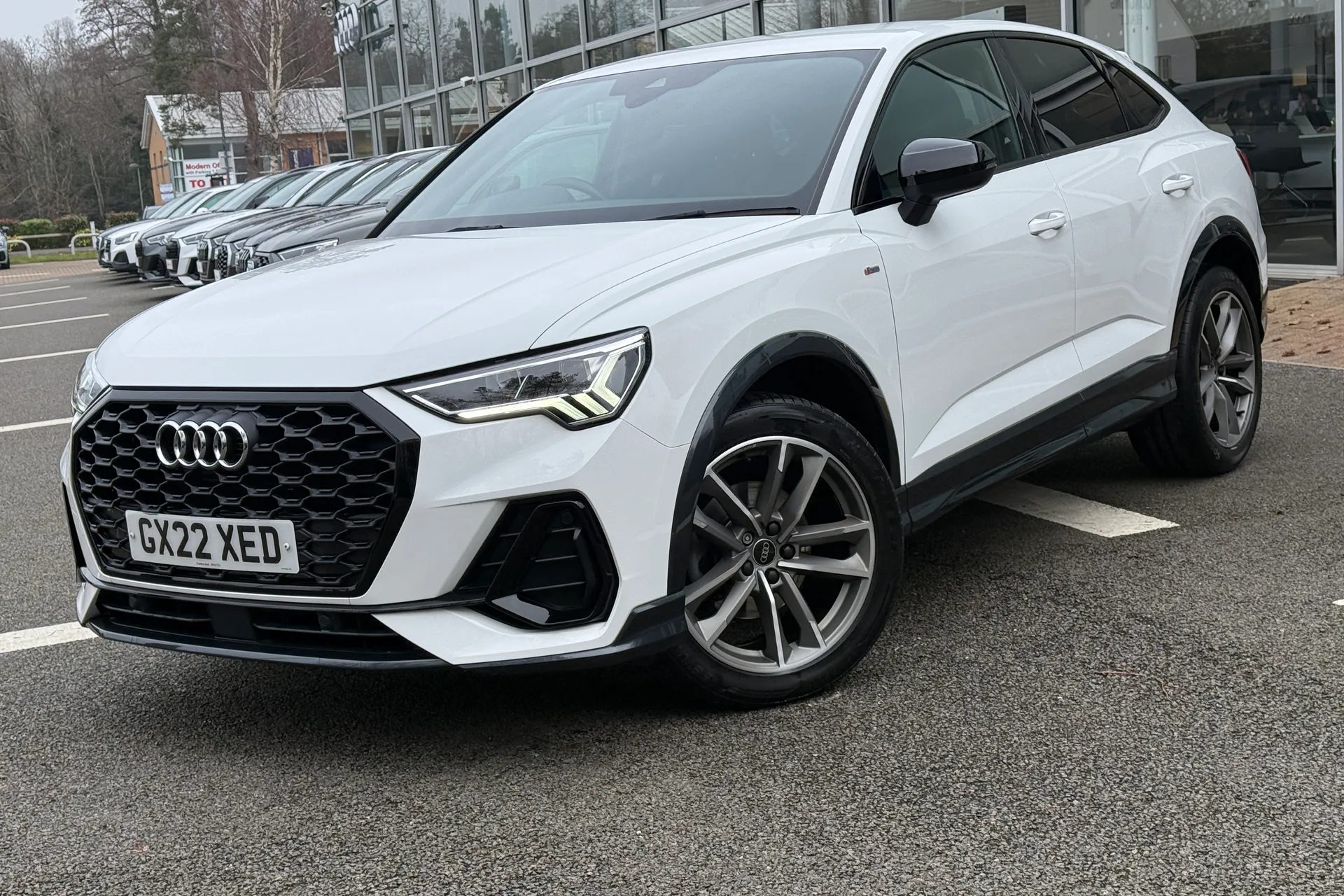 Audi Q3 thumbnail image number 16