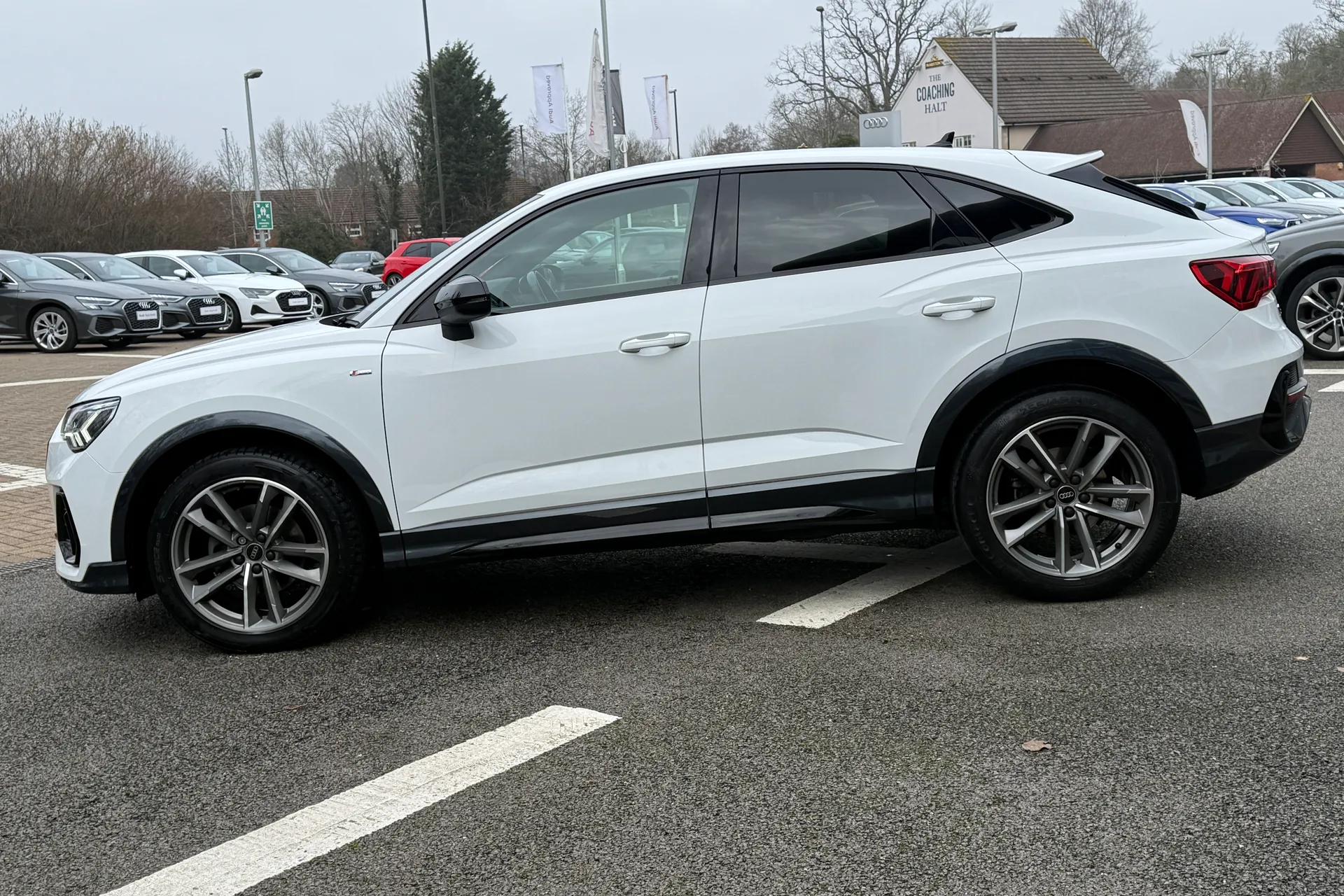 Audi Q3 thumbnail image number 15