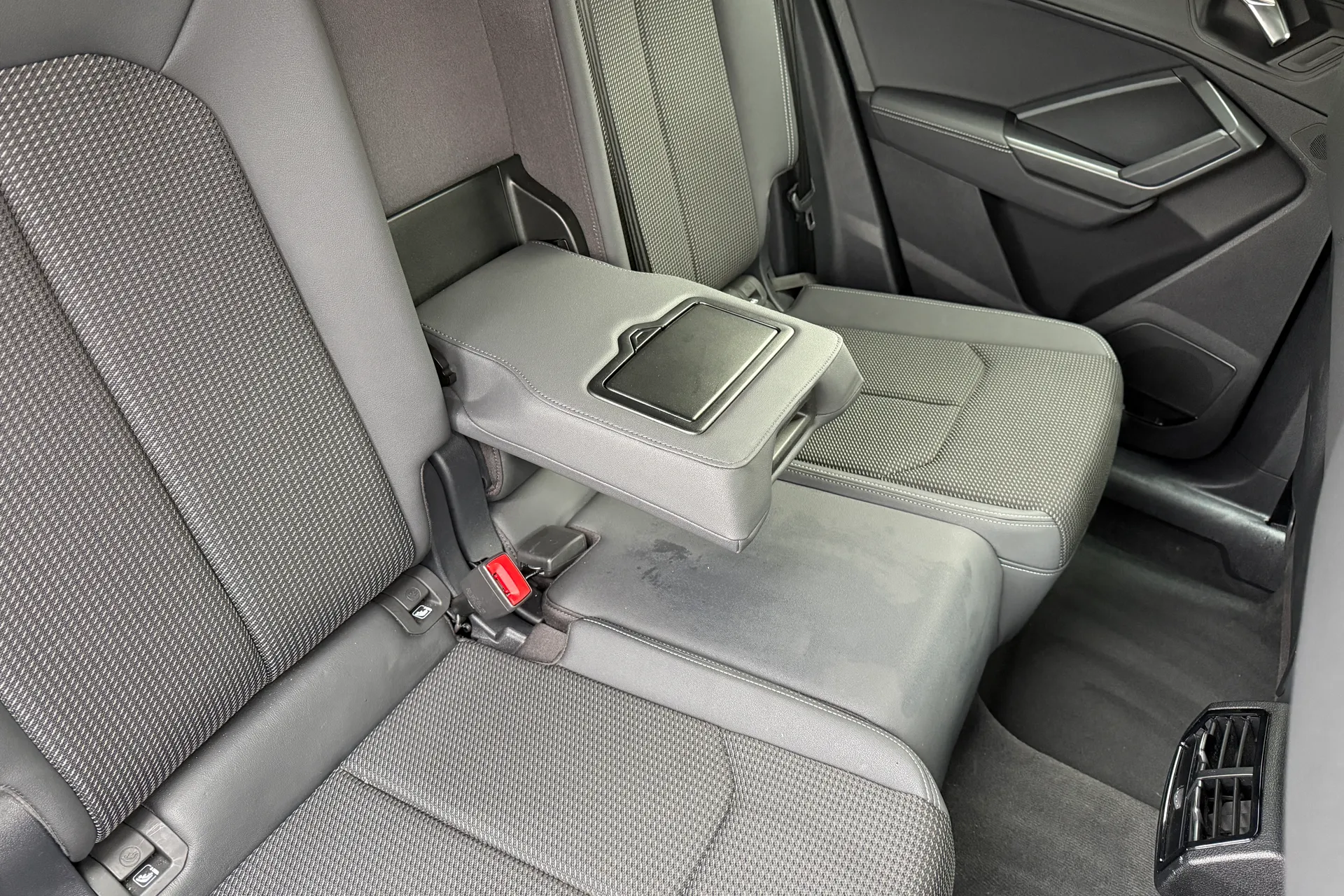 Audi Q3 thumbnail image number 28