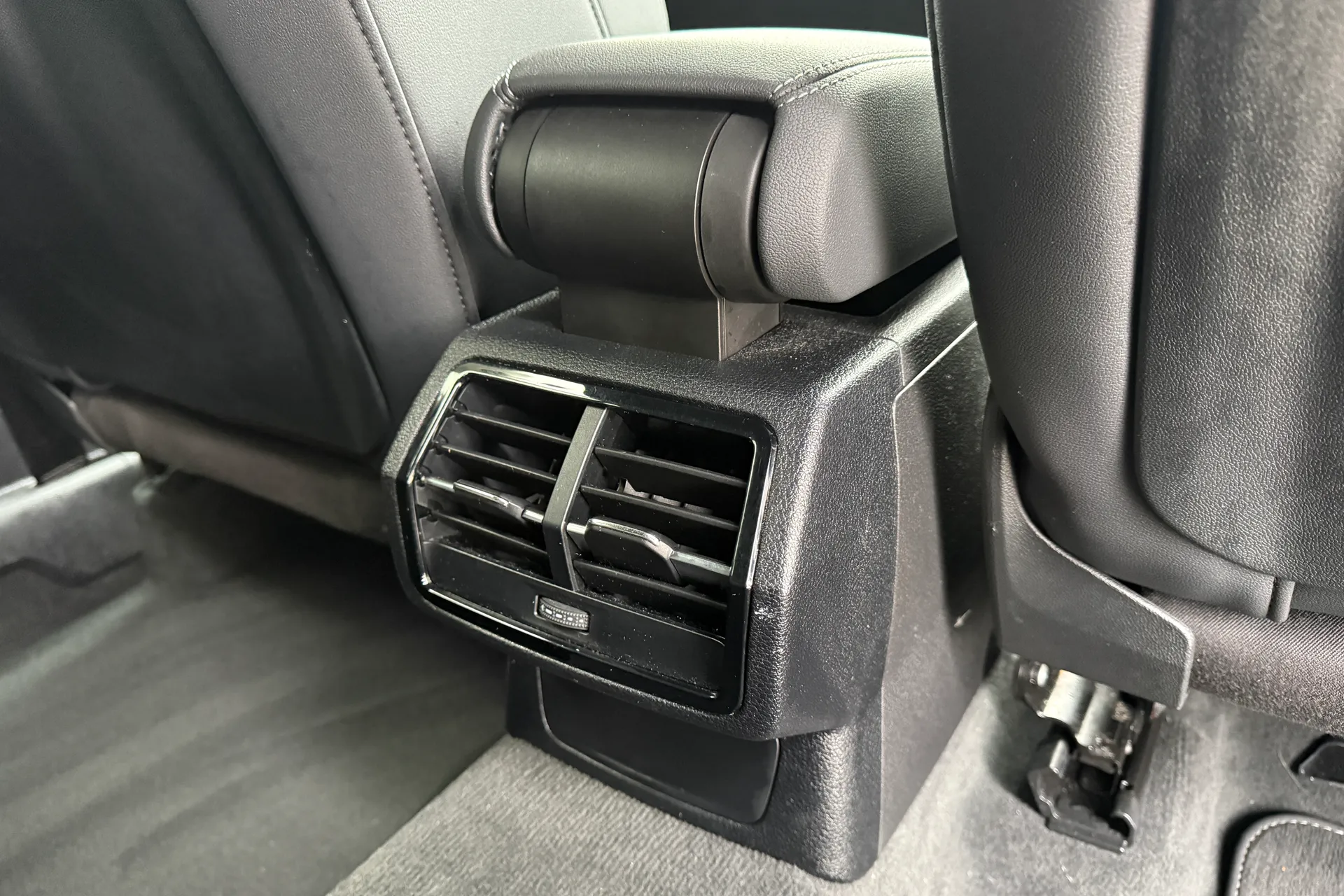 Audi Q3 thumbnail image number 30