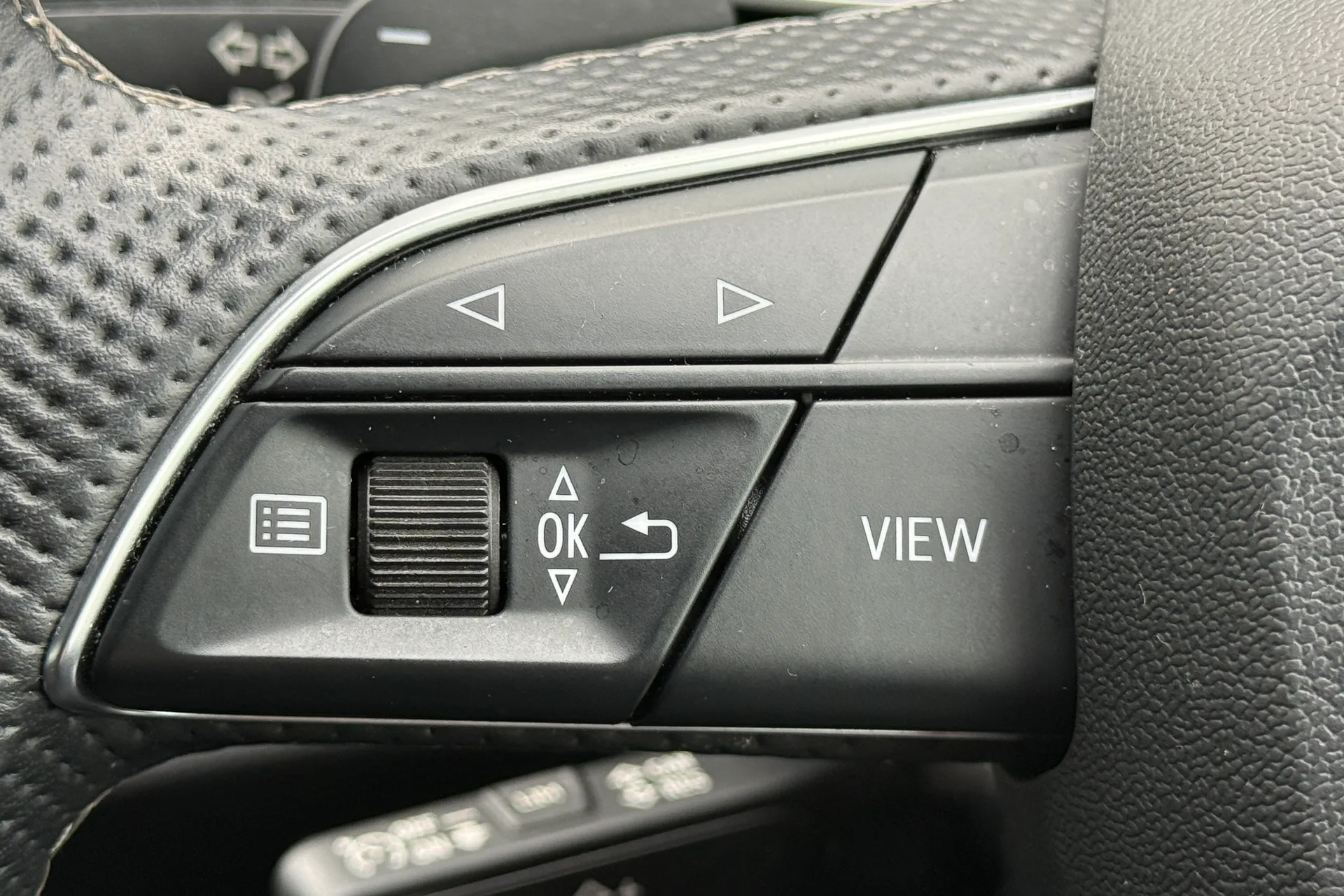 Audi Q3 thumbnail image number 61