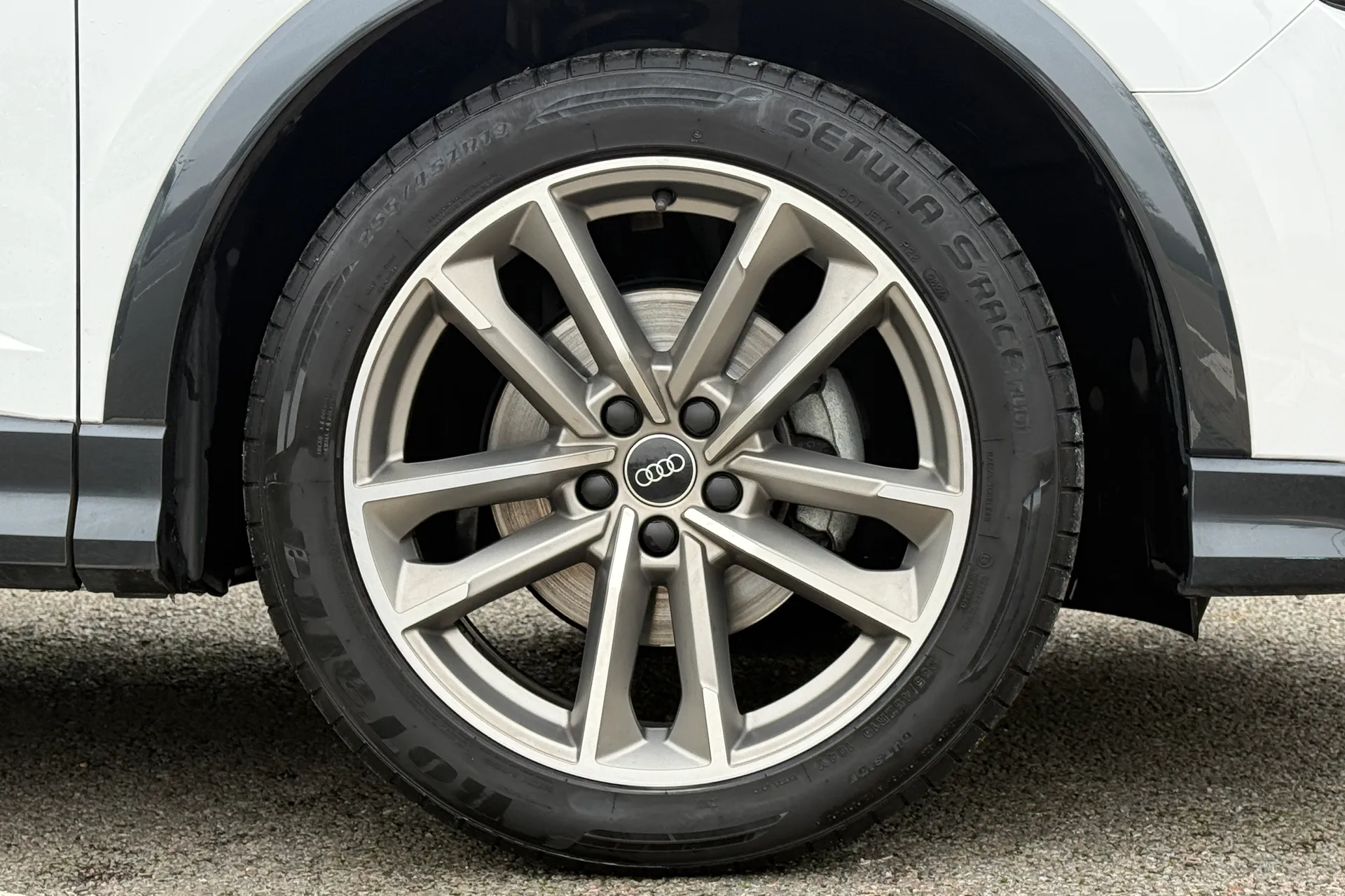 Audi Q3 thumbnail image number 25