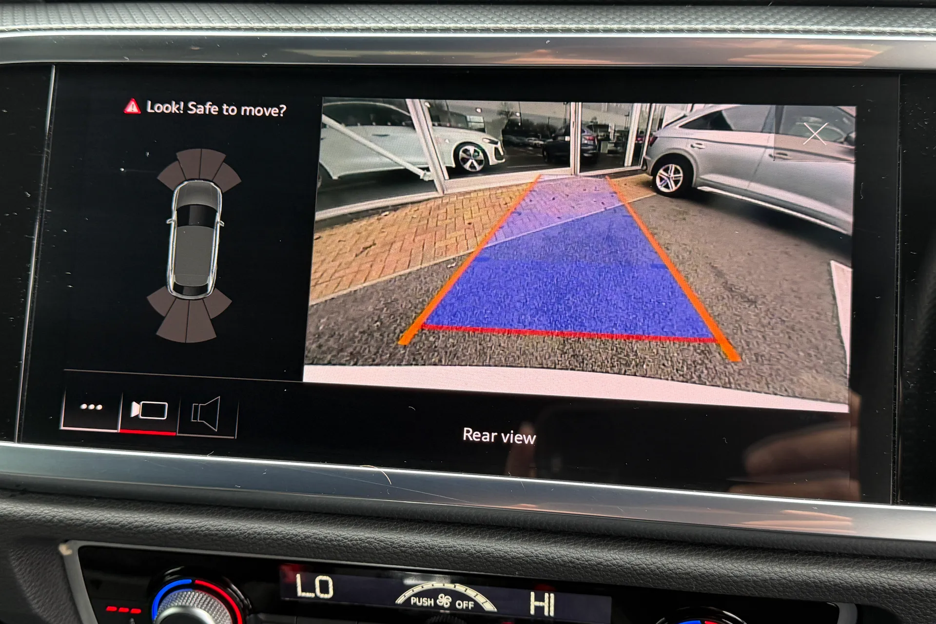 Audi Q3 thumbnail image number 6