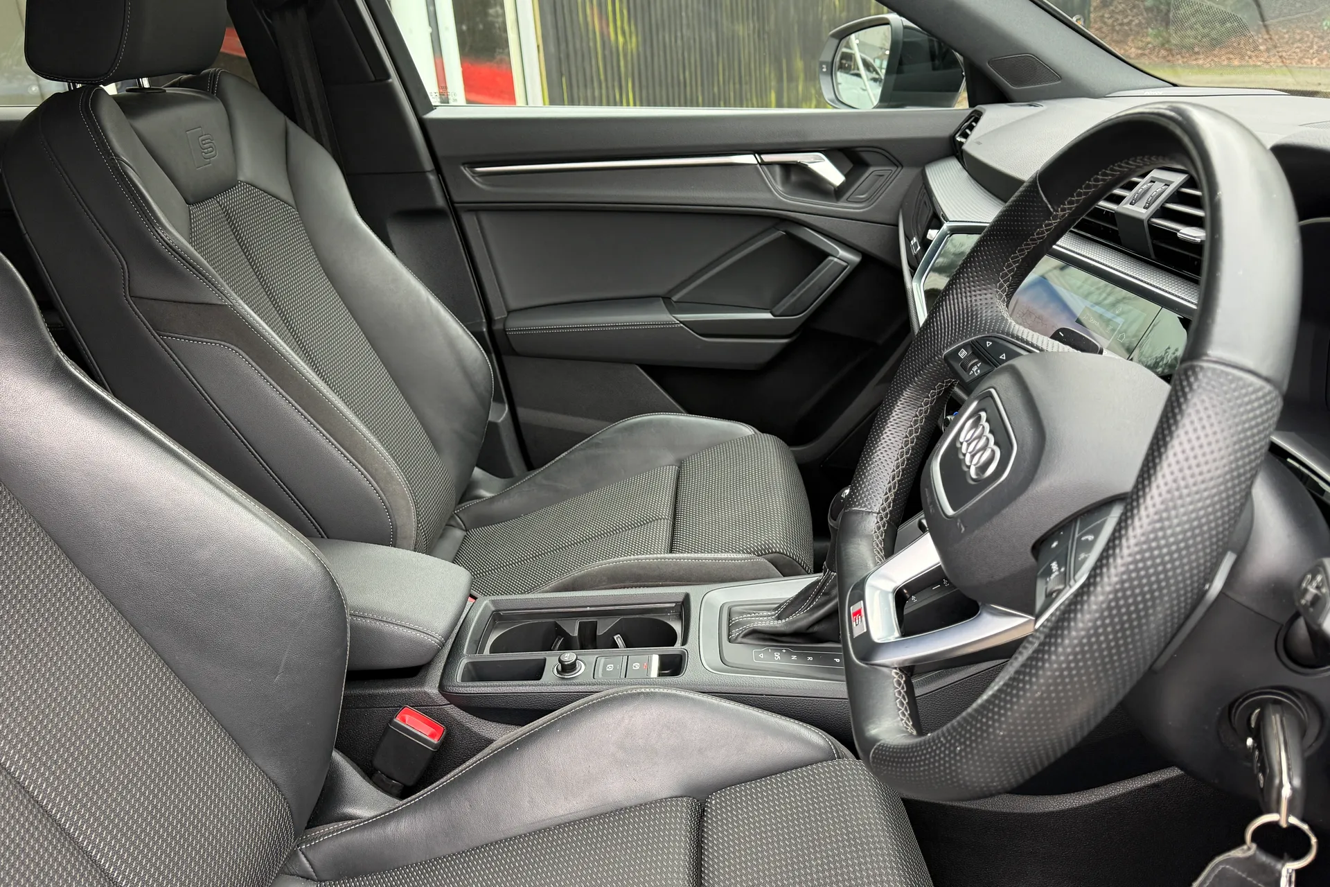 Audi Q3 thumbnail image number 48