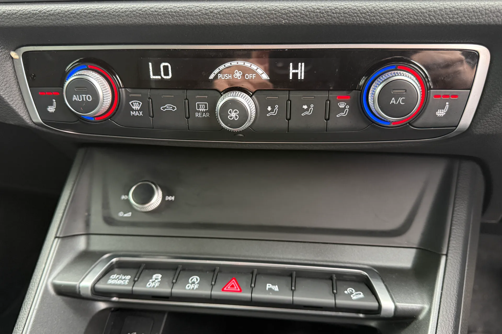 Audi Q3 thumbnail image number 52