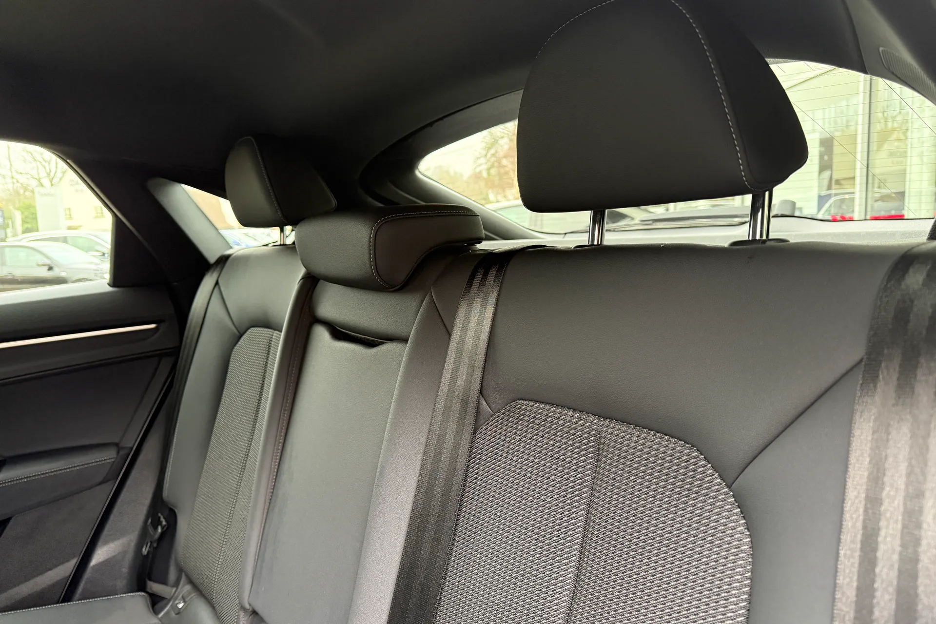 Audi Q3 thumbnail image number 31