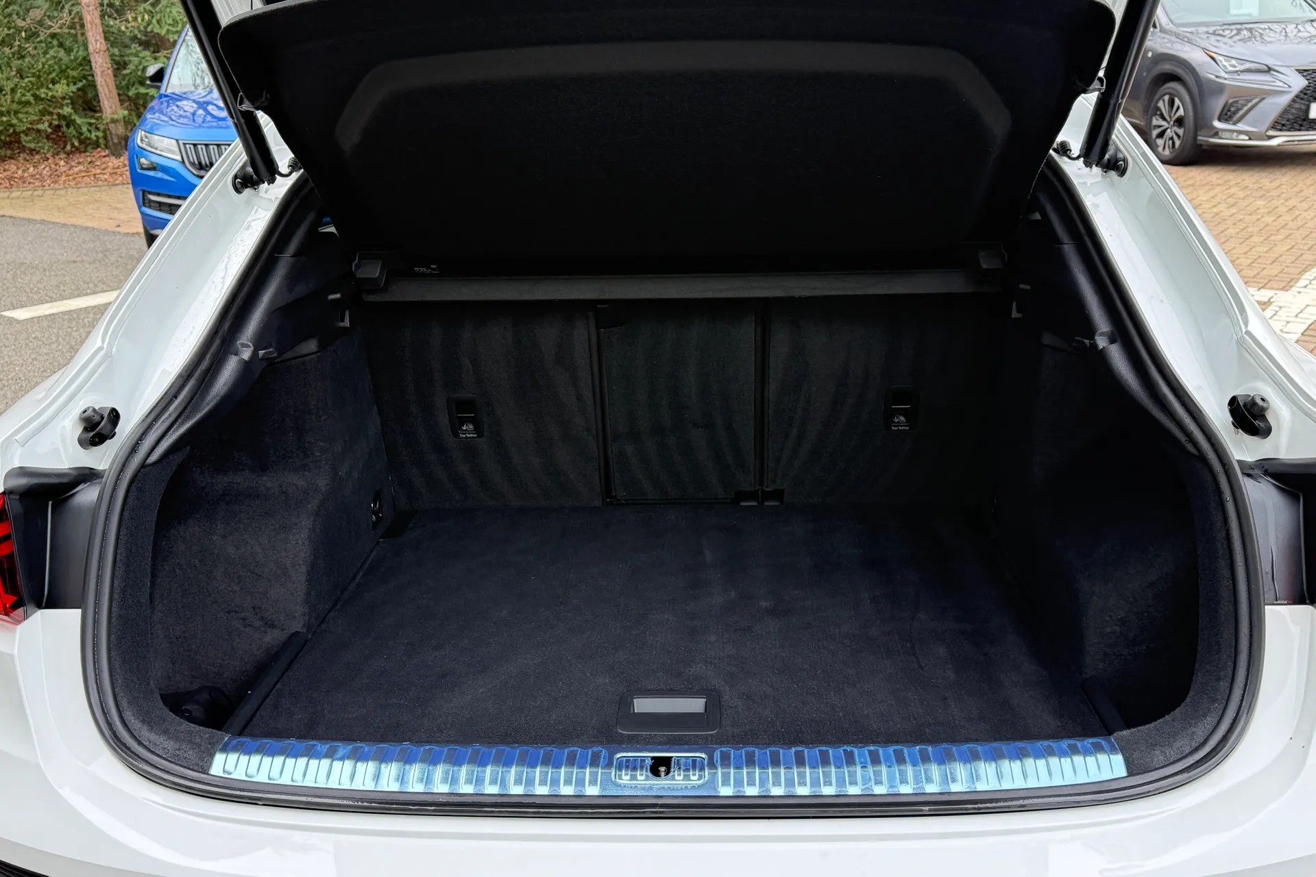 Audi Q3 thumbnail image number 36