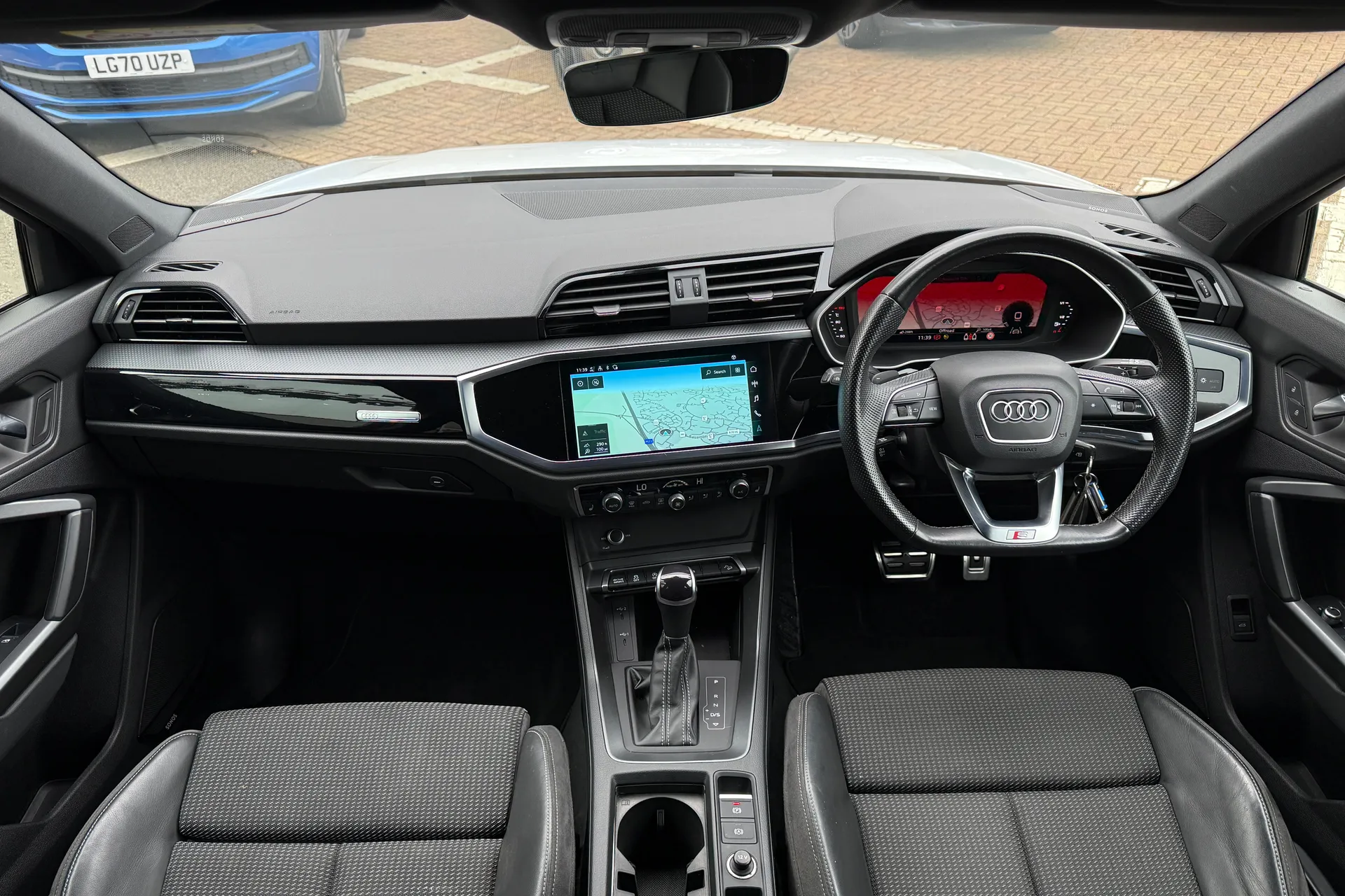 Audi Q3 thumbnail image number 3