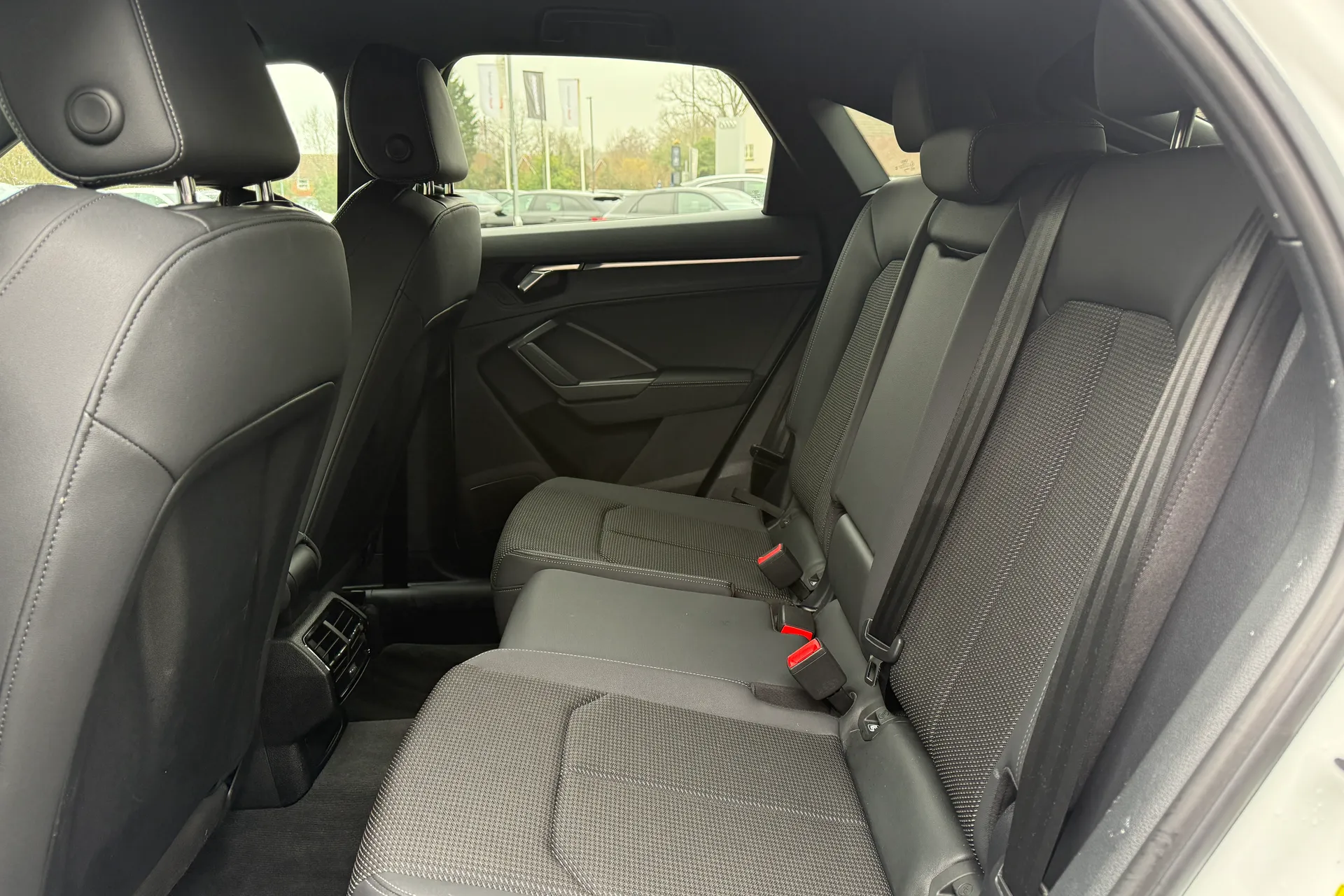 Audi Q3 thumbnail image number 21