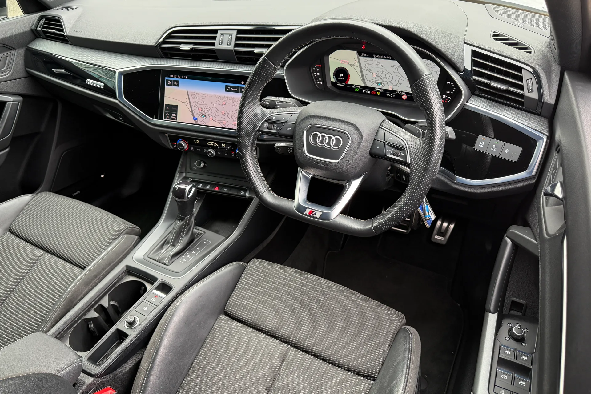 Audi Q3 thumbnail image number 14