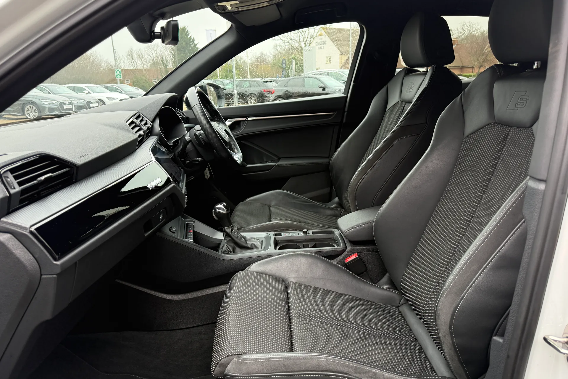 Audi Q3 thumbnail image number 19