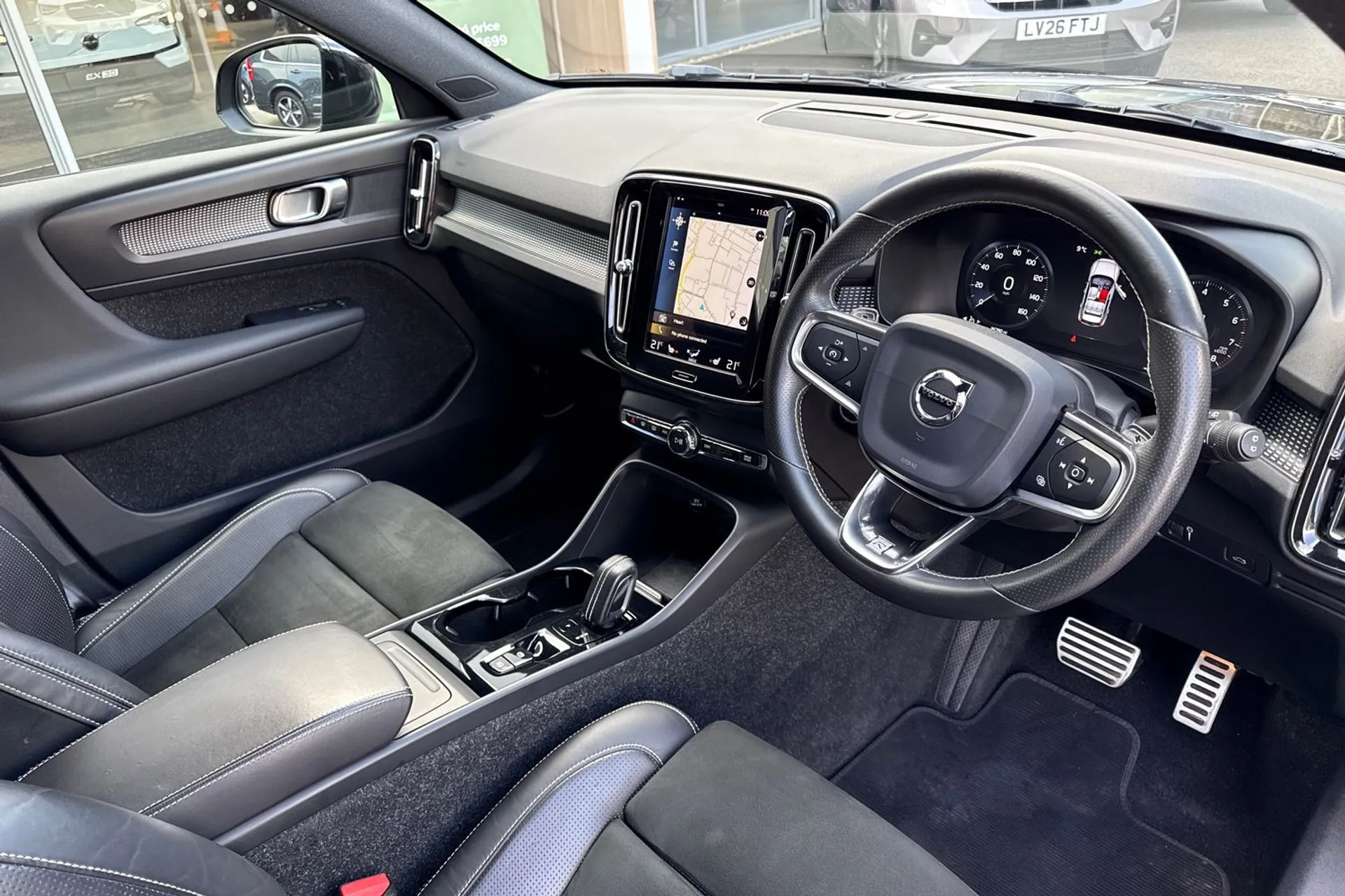 Volvo XC40 thumbnail image number 6