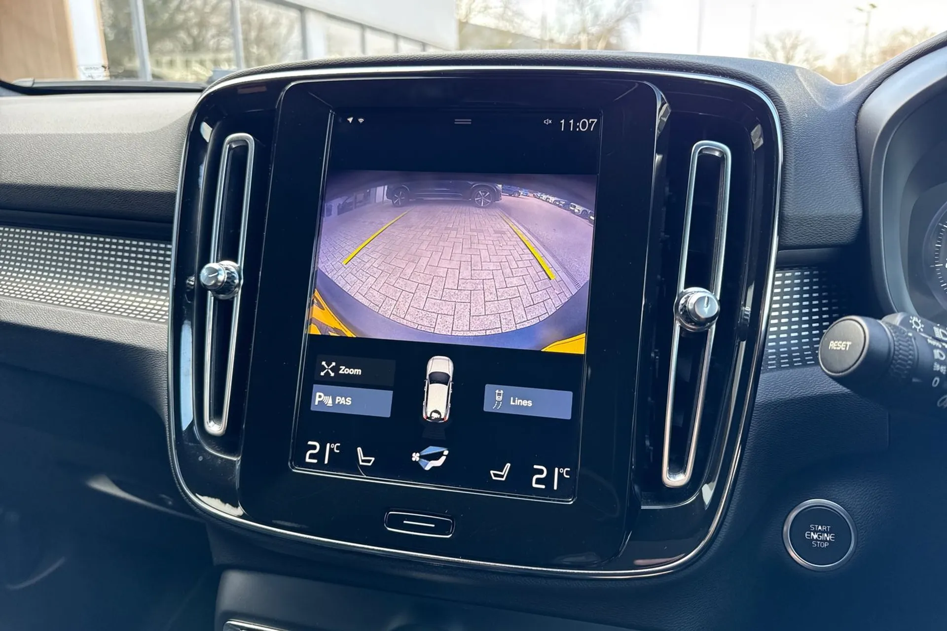 Volvo XC40 thumbnail image number 4