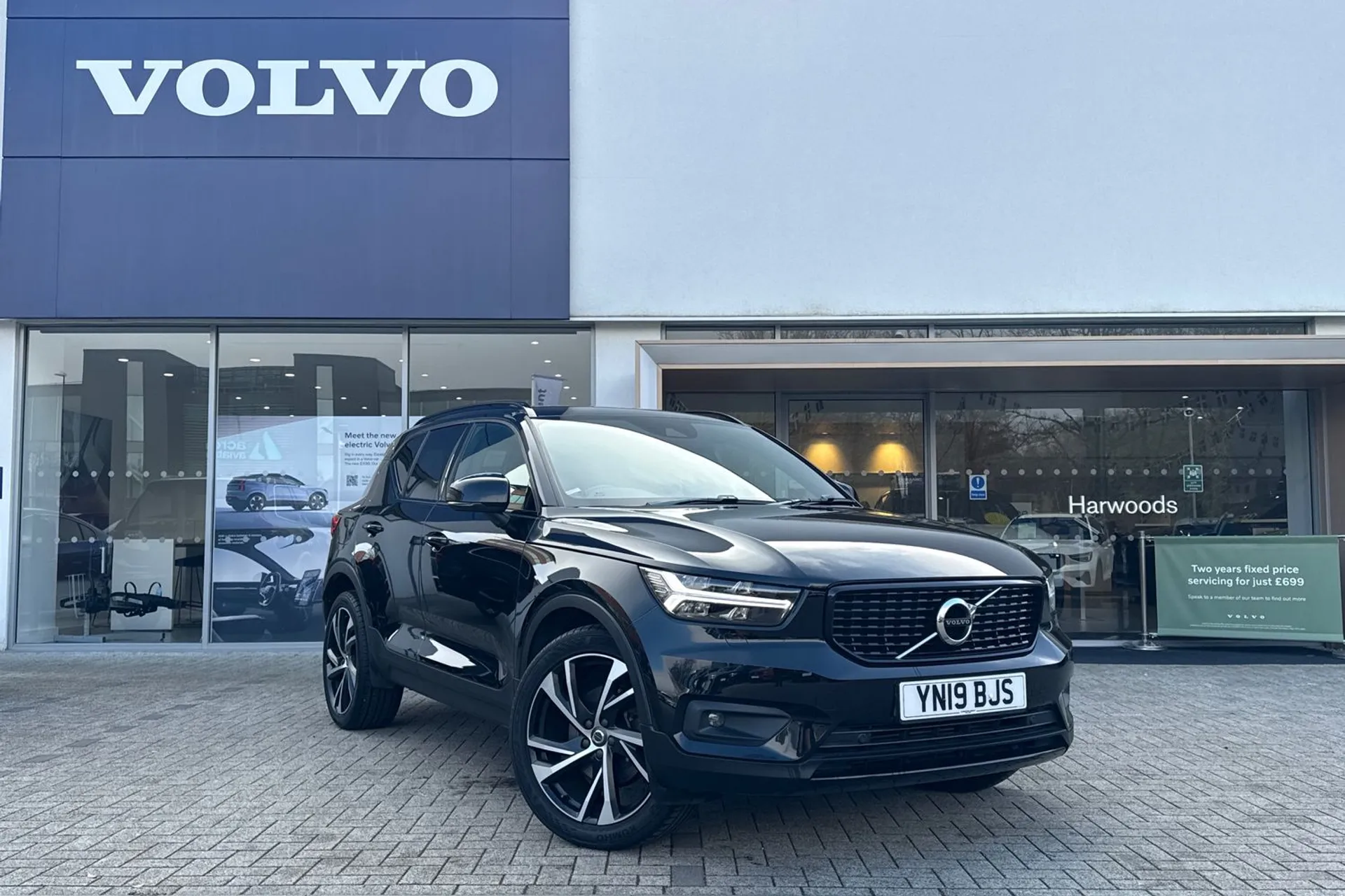 Volvo XC40 focused image