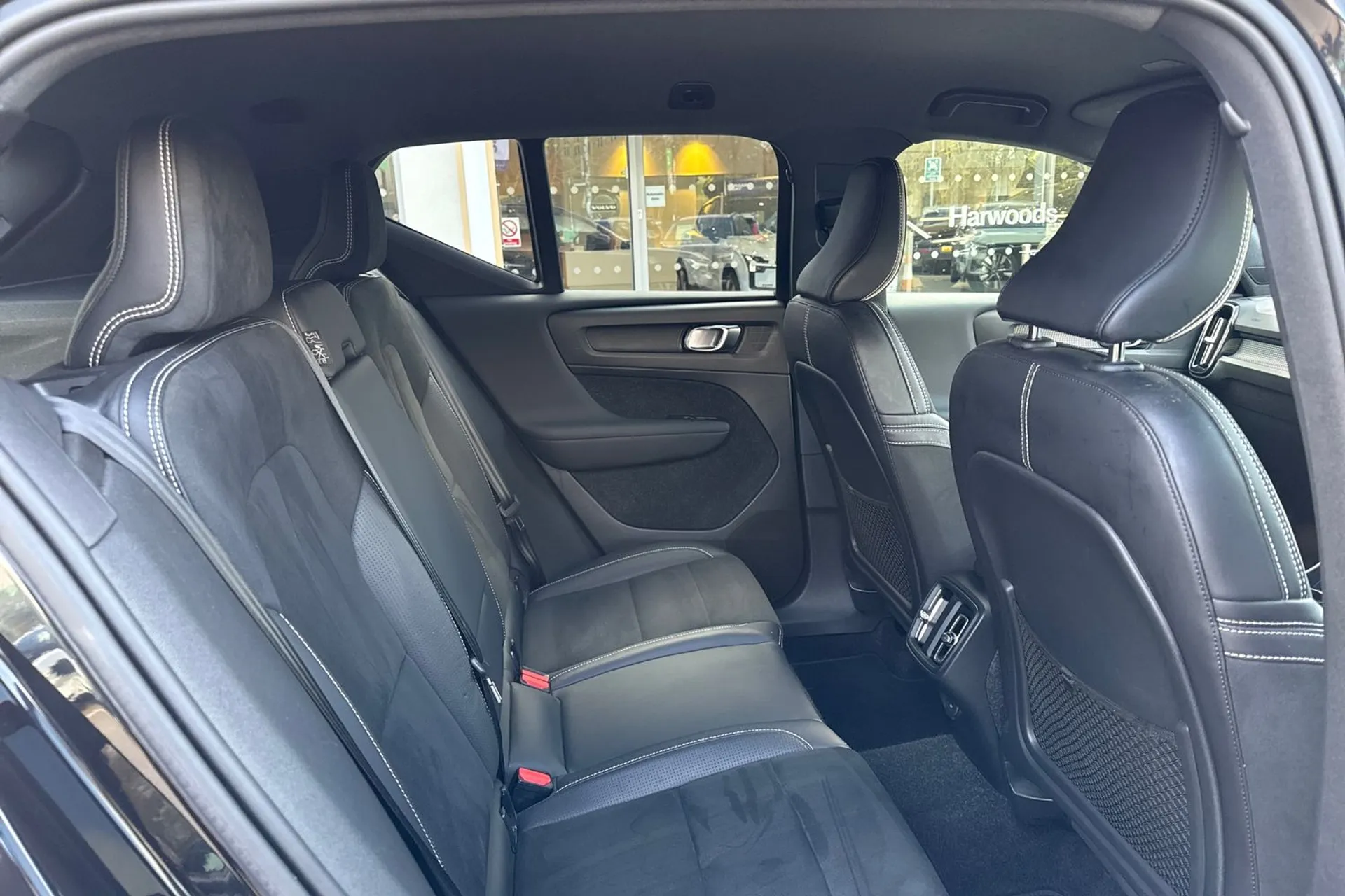 Volvo XC40 thumbnail image number 25