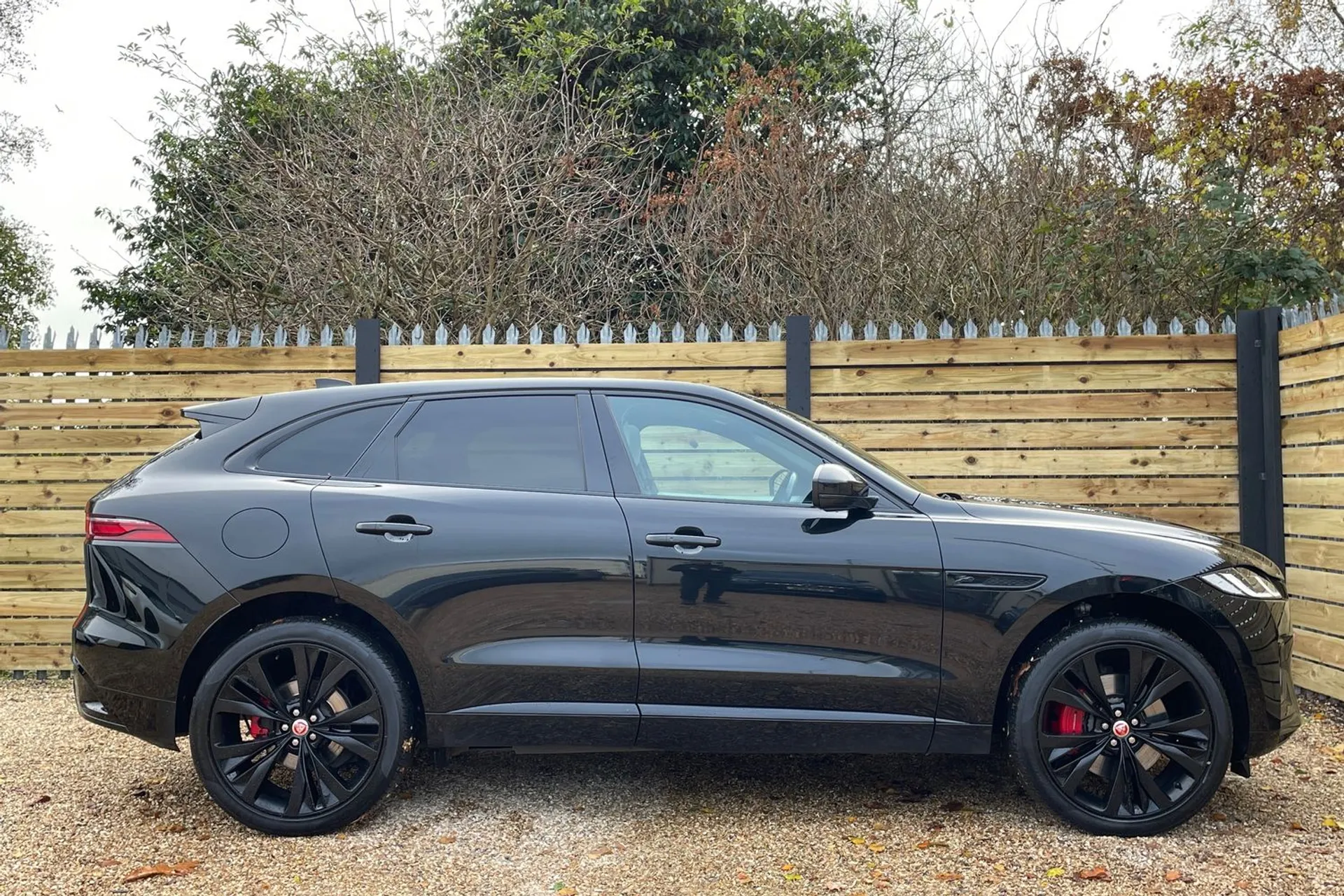 Jaguar F-PACE thumbnail image number 2