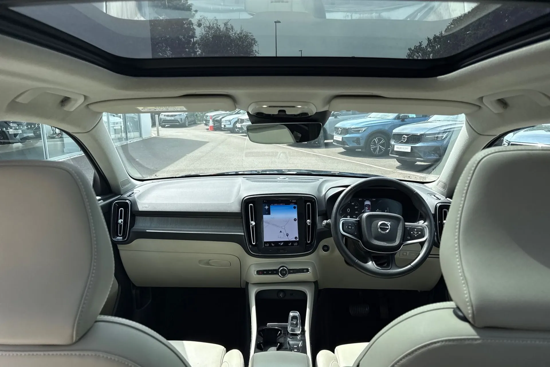 Volvo XC40 thumbnail image number 3