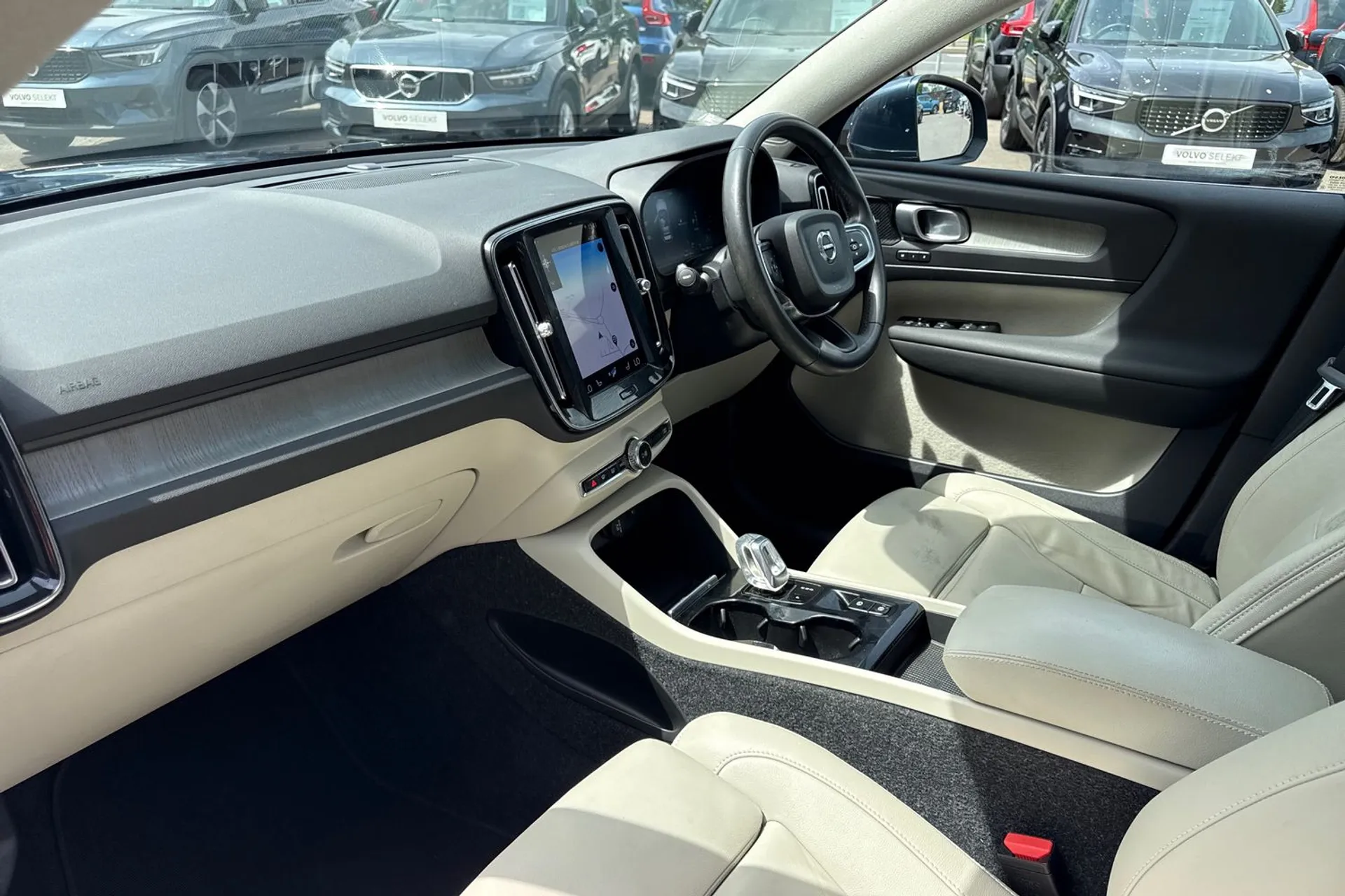 Volvo XC40 thumbnail image number 27