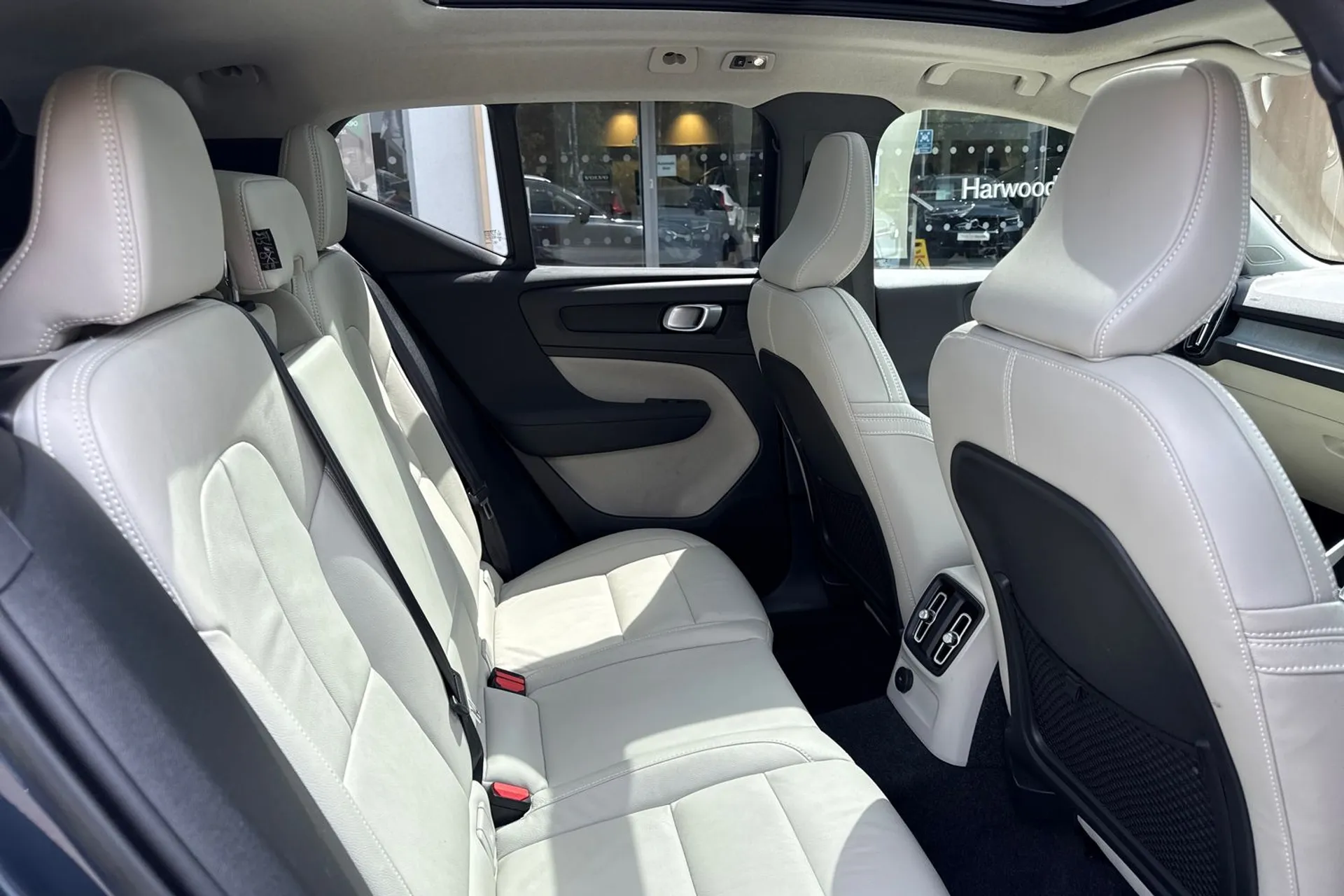 Volvo XC40 thumbnail image number 23
