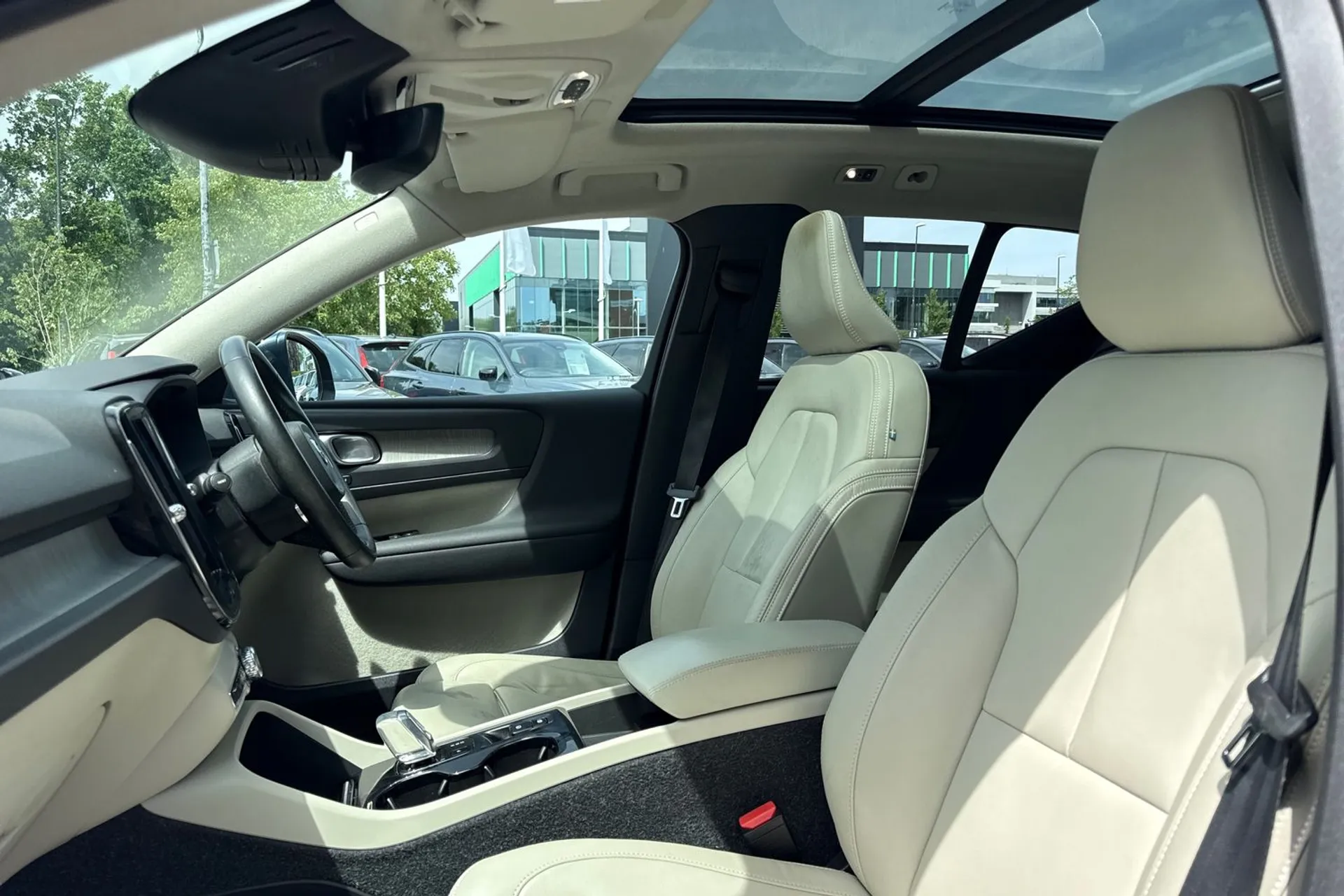 Volvo XC40 thumbnail image number 28