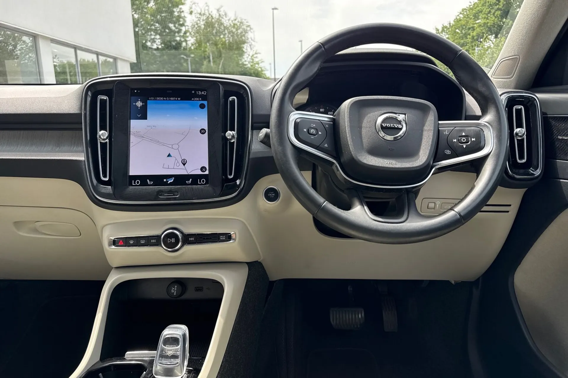 Volvo XC40 thumbnail image number 34