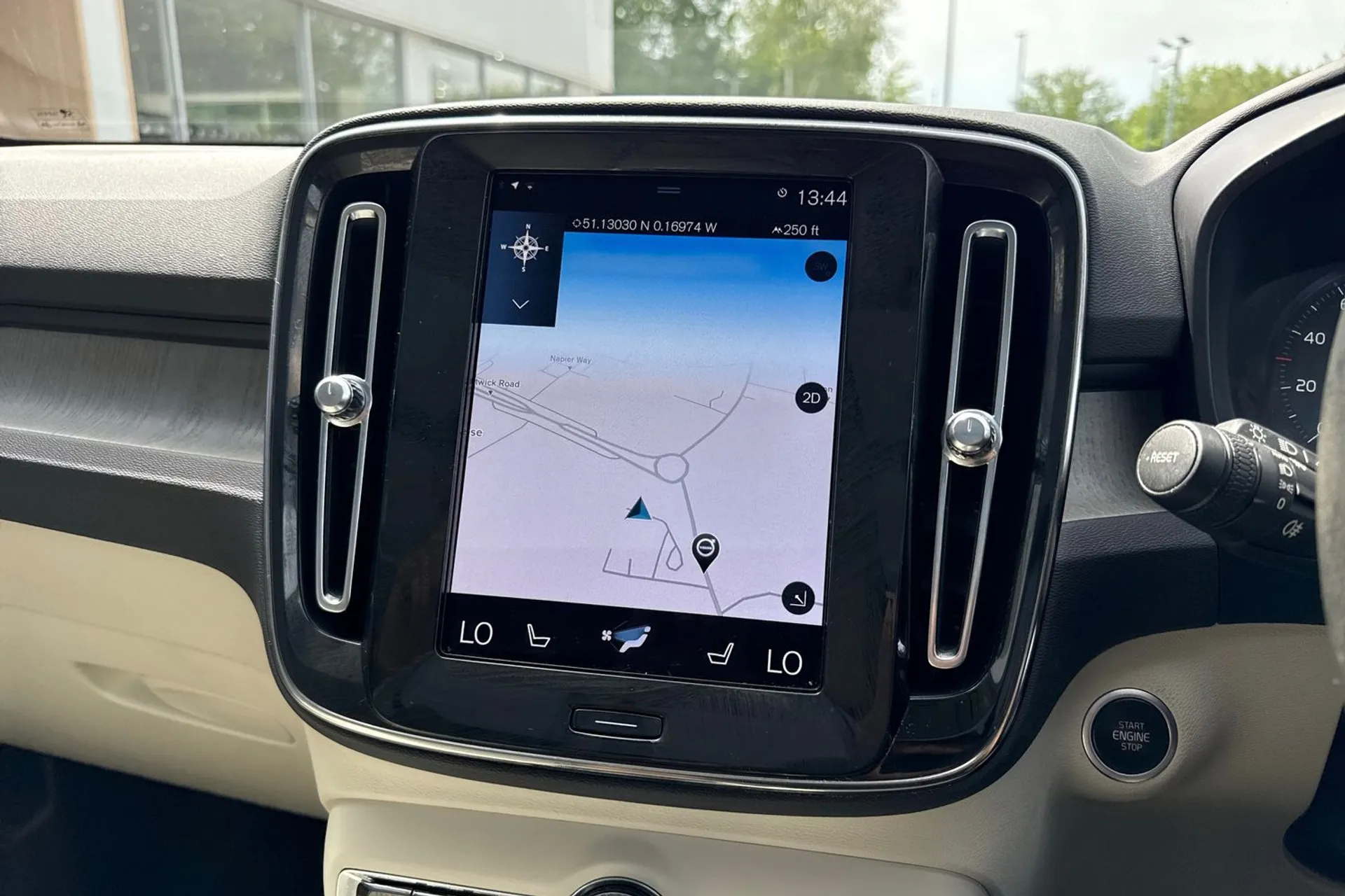 Volvo XC40 thumbnail image number 5