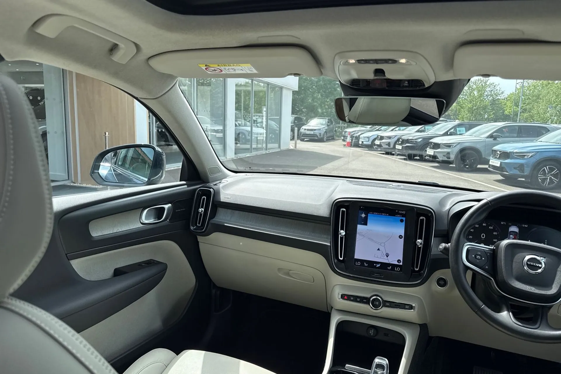 Volvo XC40 thumbnail image number 32