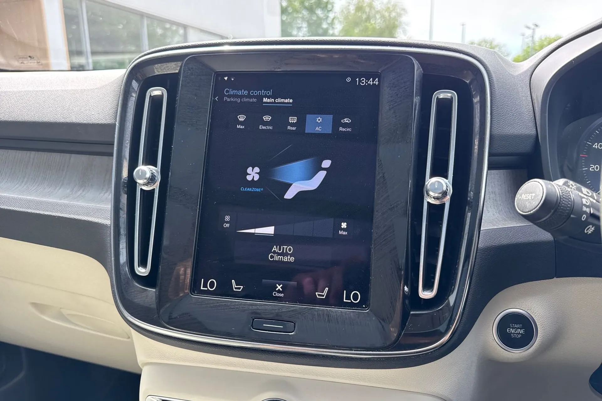 Volvo XC40 thumbnail image number 38
