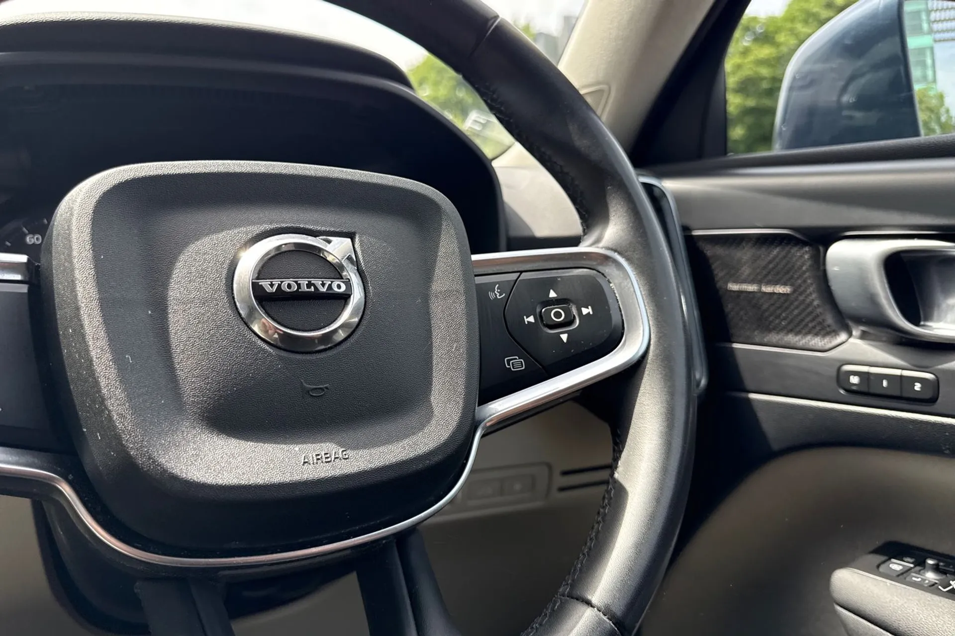 Volvo XC40 thumbnail image number 37