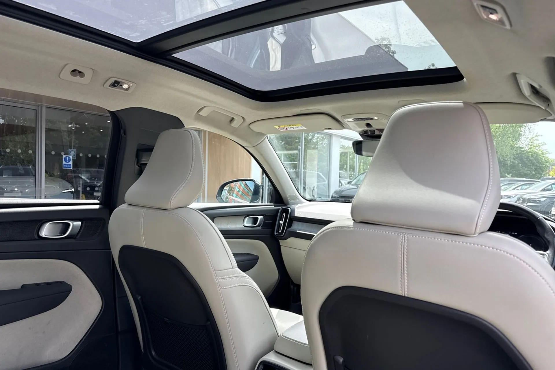 Volvo XC40 thumbnail image number 24